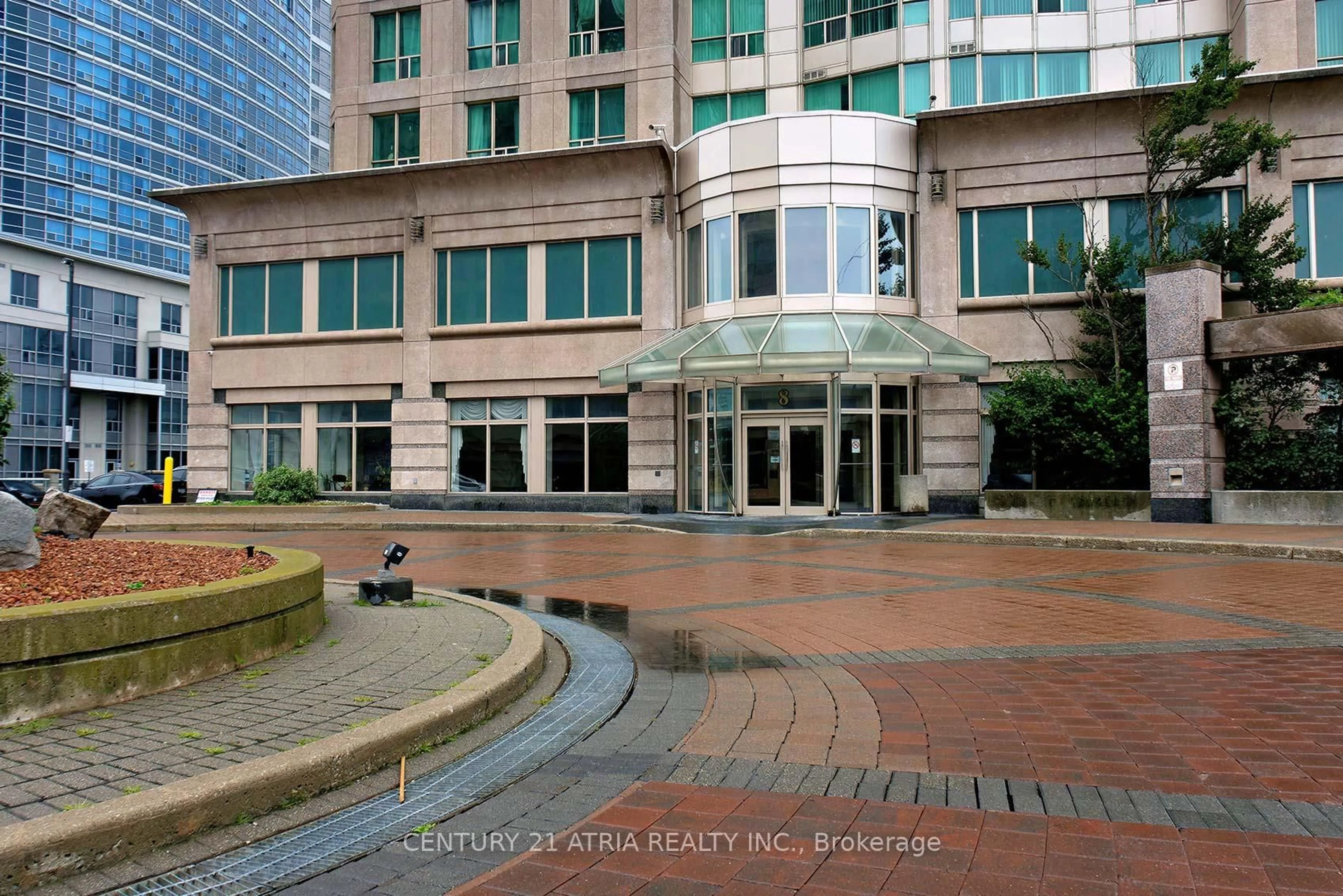 Patio, building for 8 Lee Centre Dr #710, Toronto Ontario M1H 3H8
