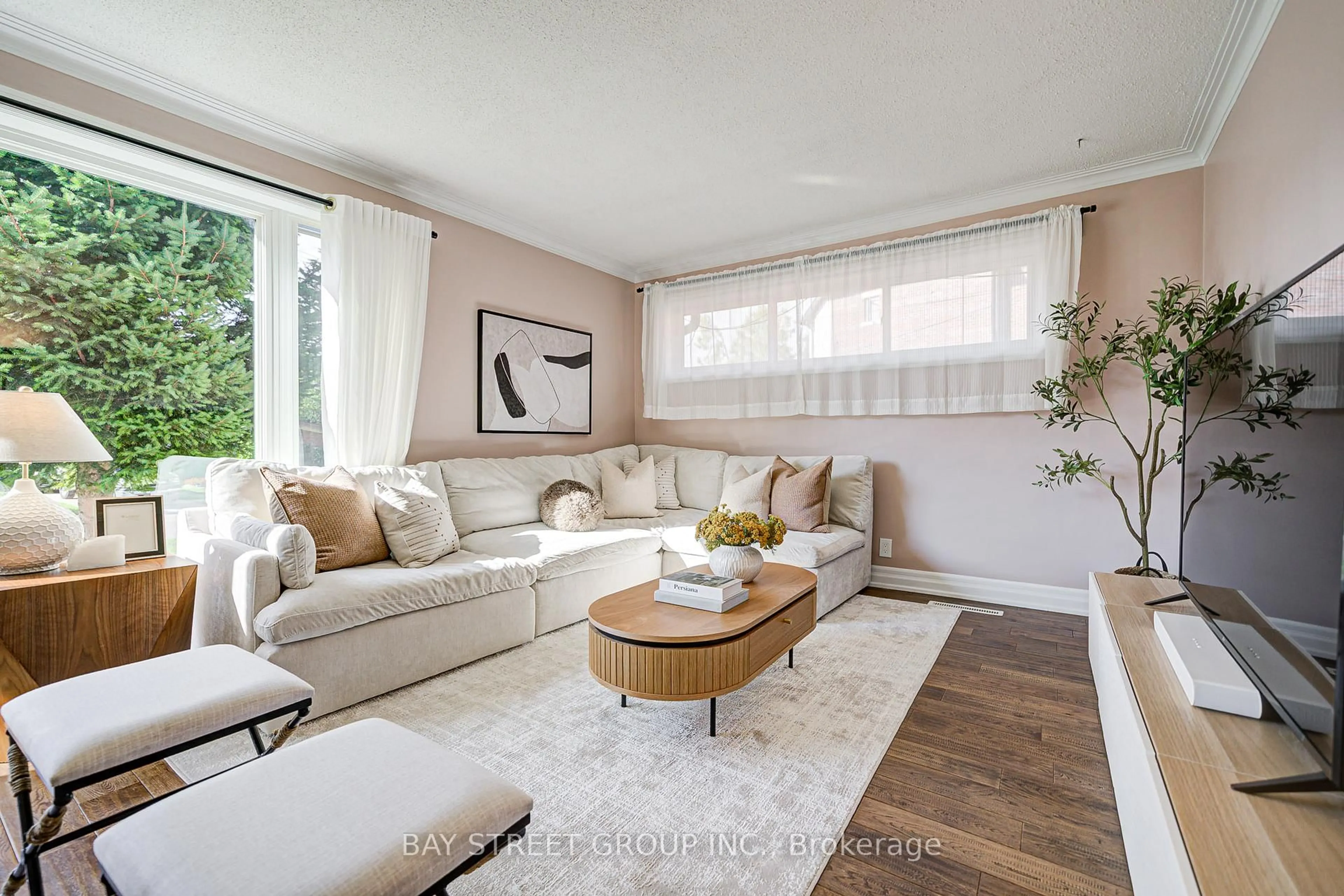 Living room with furniture, unknown for 8 Shediac Rd, Toronto Ontario M1K 4Z7