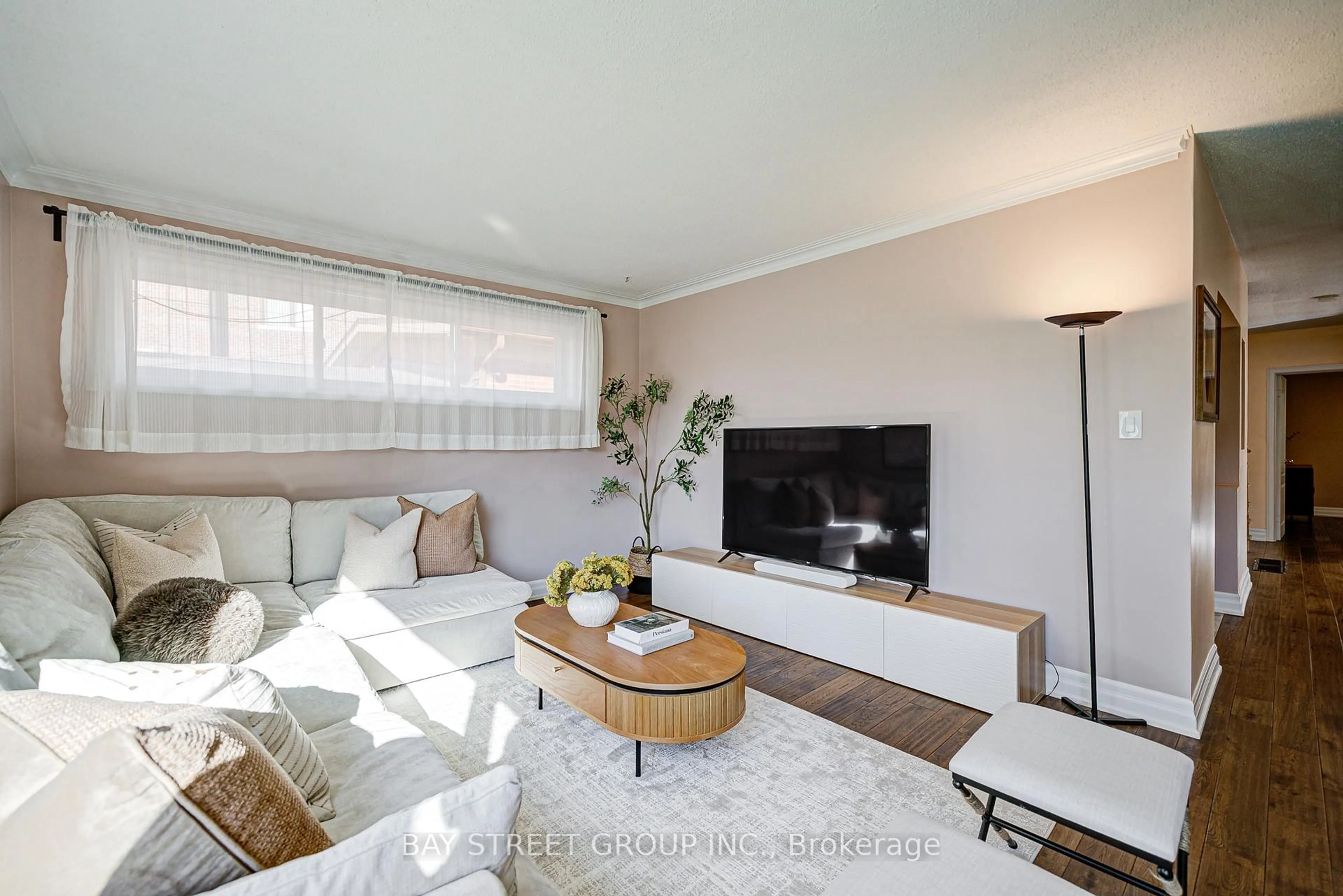 Living room with furniture, unknown for 8 Shediac Rd, Toronto Ontario M1K 4Z7