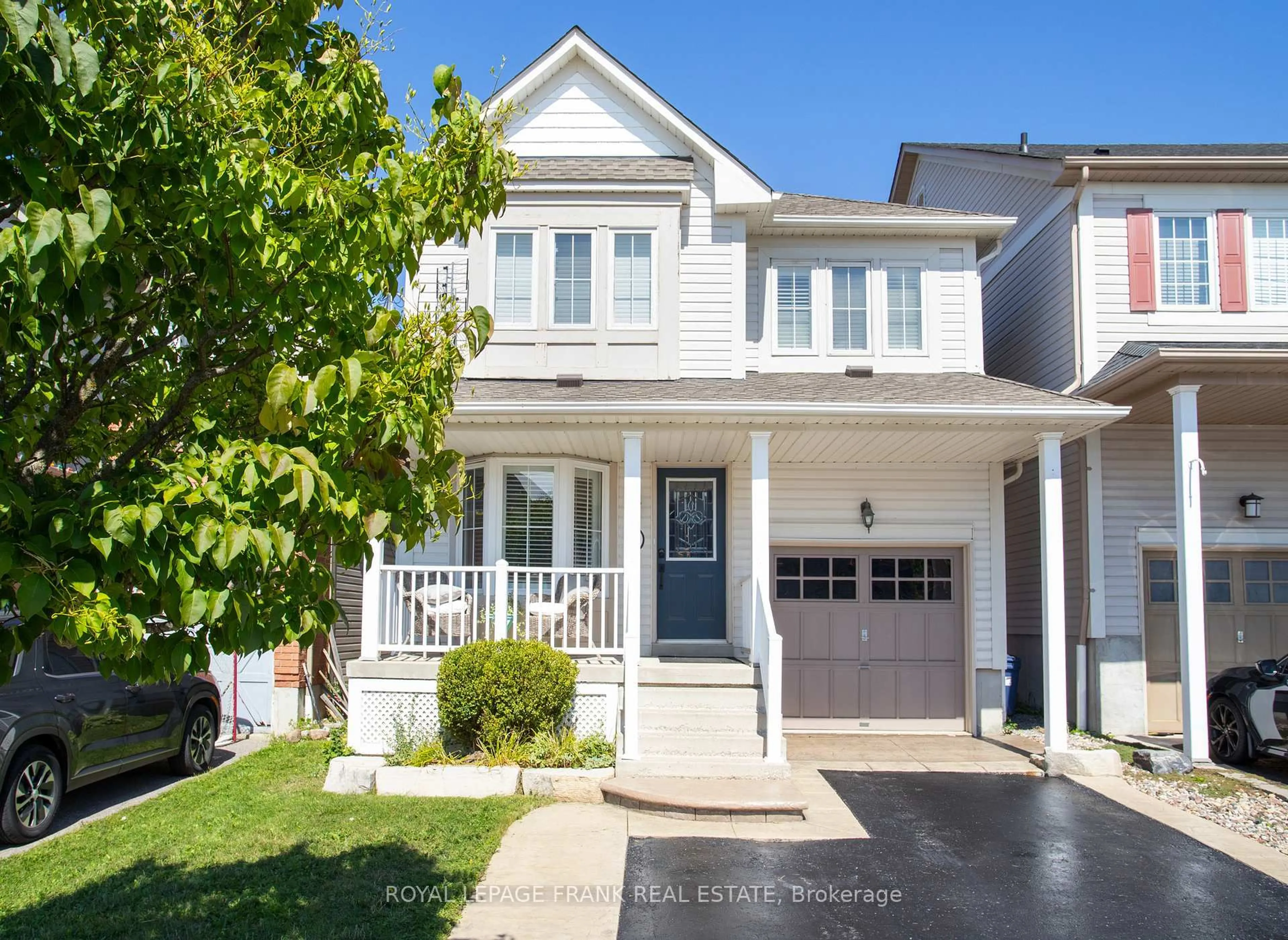 Home with vinyl exterior material, street for 4 Settlers Crt, Whitby Ontario L1M 2L4