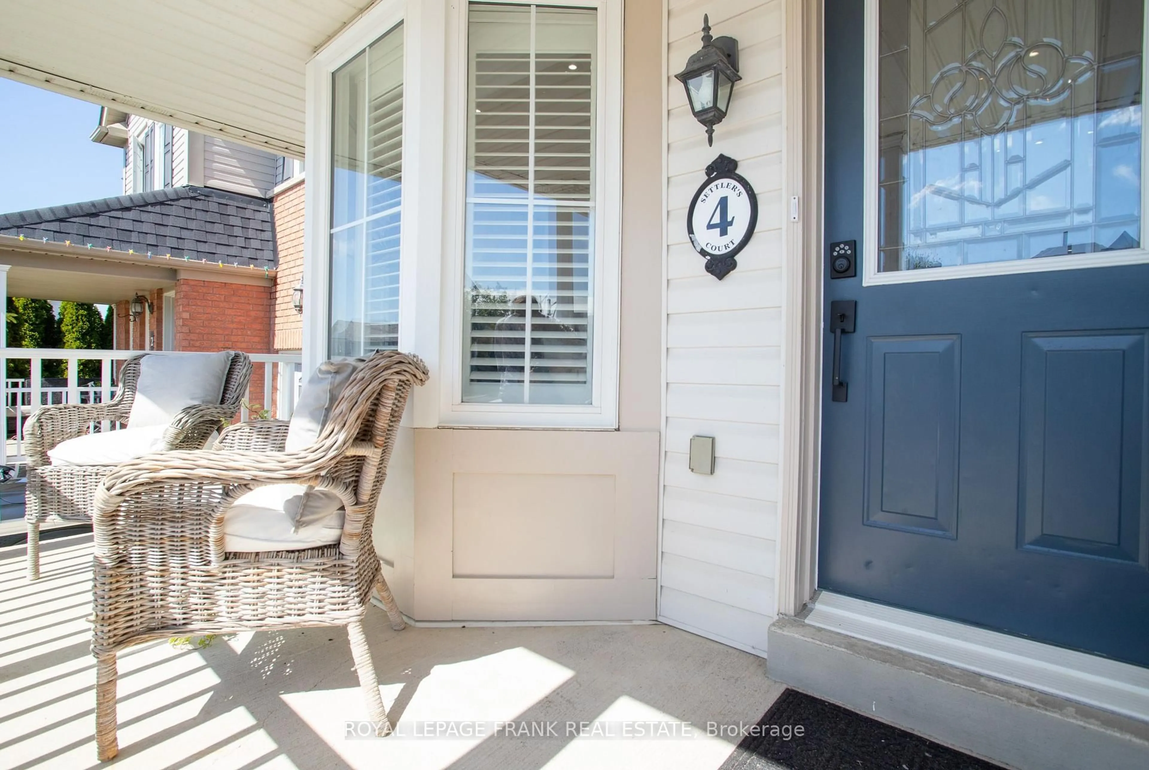 Indoor entryway for 4 Settlers Crt, Whitby Ontario L1M 2L4