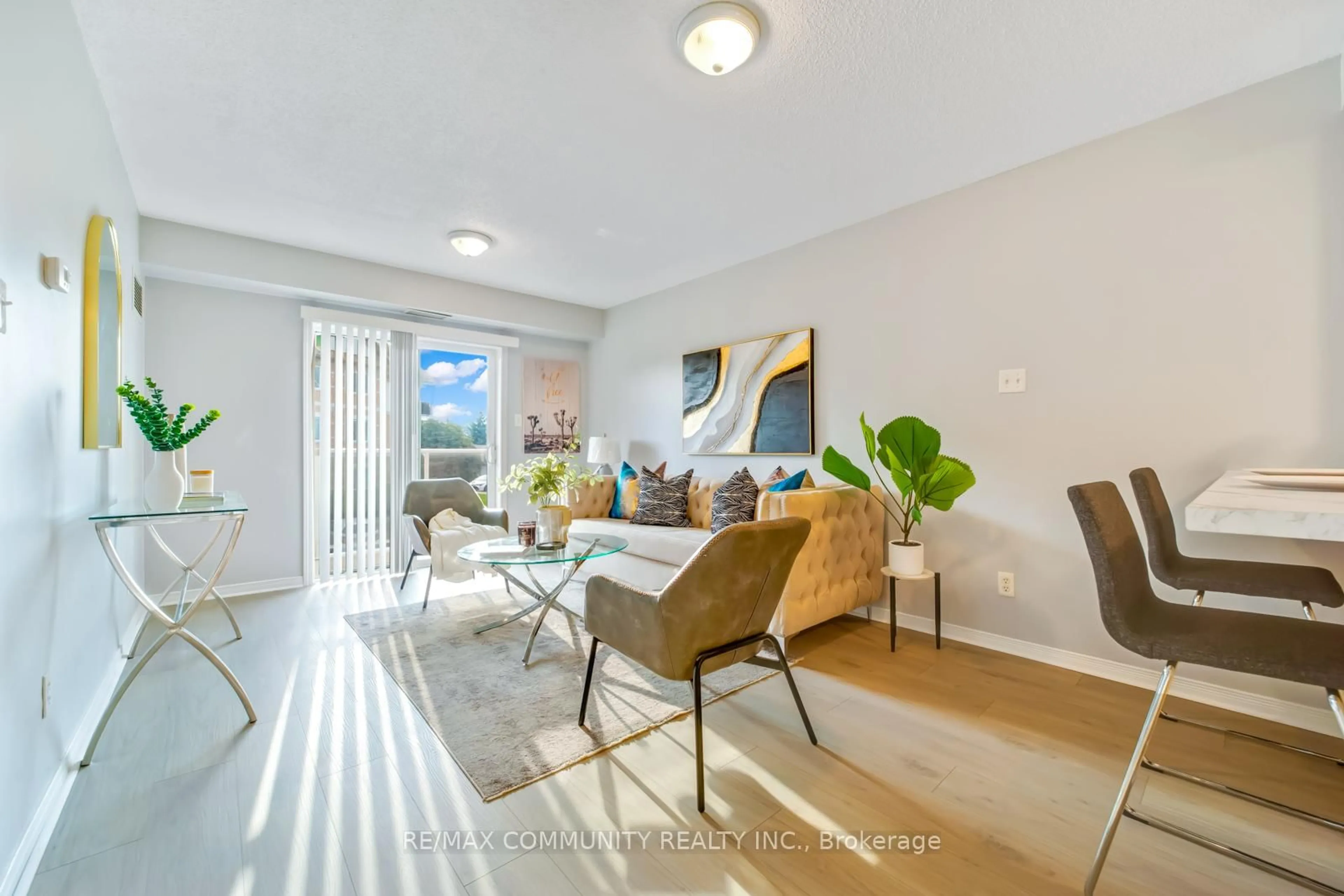 Living room with furniture, unknown for 124 Aspen Springs Dr #202, Clarington Ontario L1C 0G8