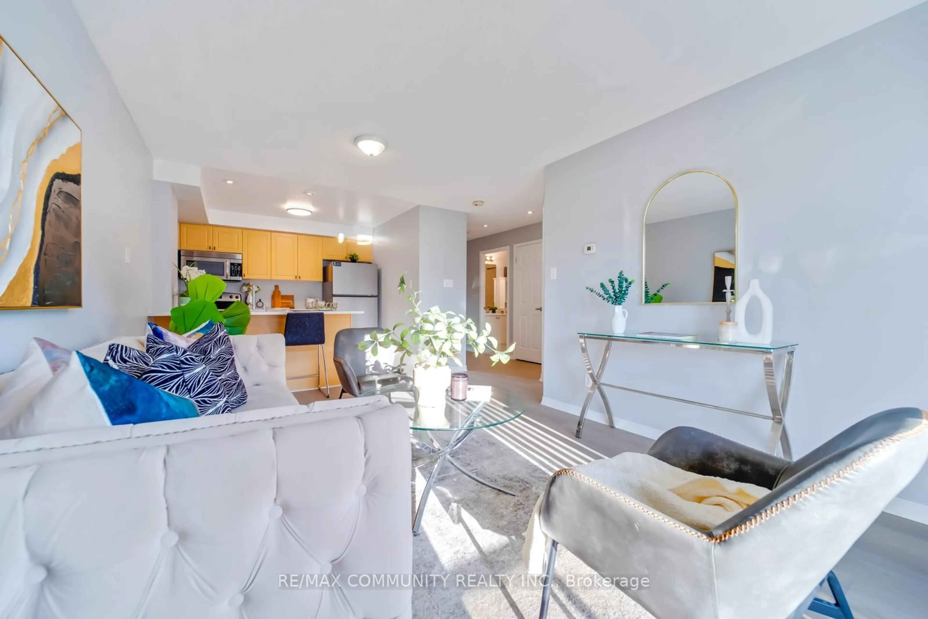 Living room with furniture, unknown for 124 Aspen Springs Dr #202, Clarington Ontario L1C 0G8