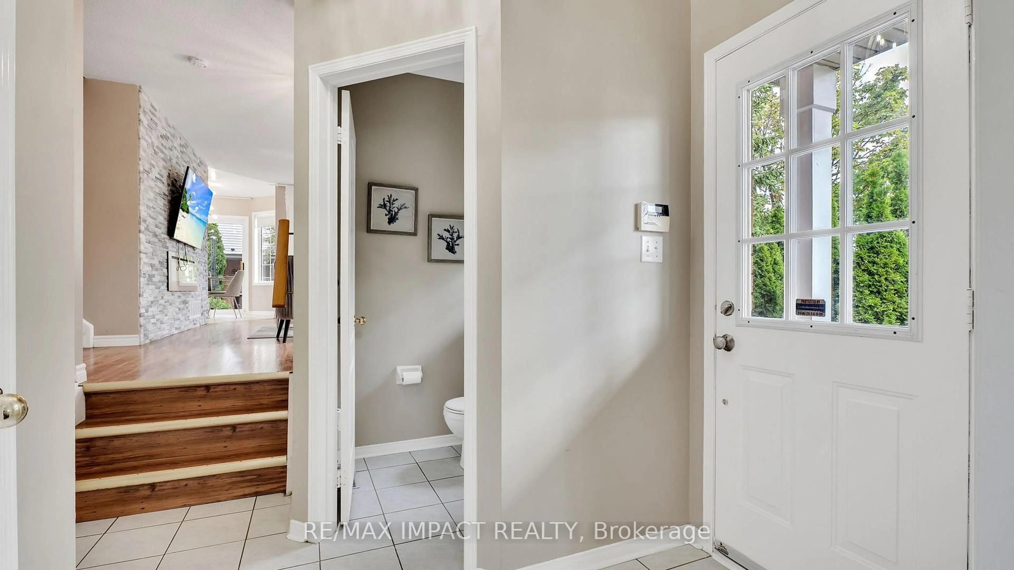 Indoor entryway for 2 Plantation Crt, Whitby Ontario L1P 1R2