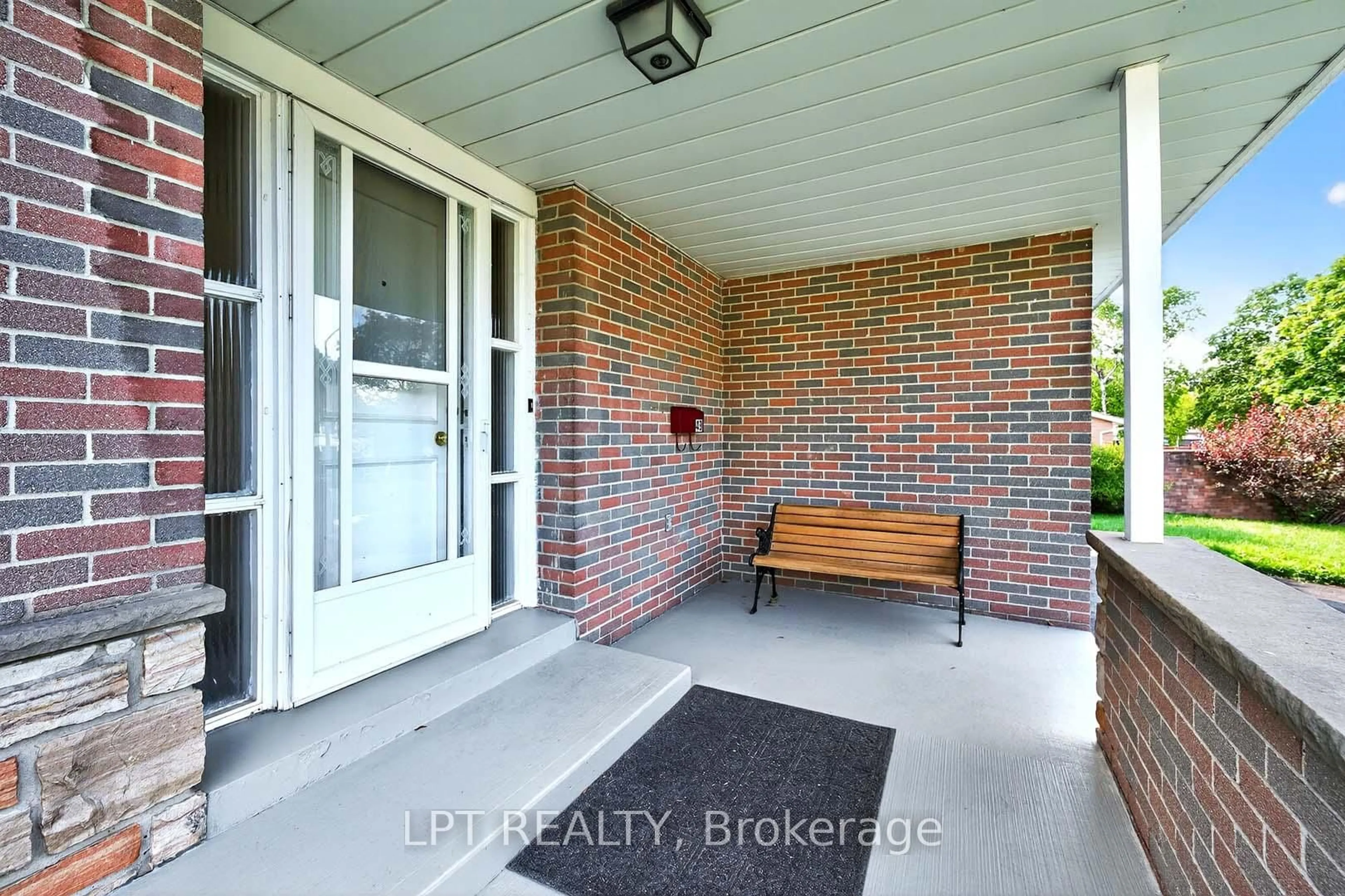 Indoor entryway for 49 Kentish Cres, Toronto Ontario M1S 2Z3