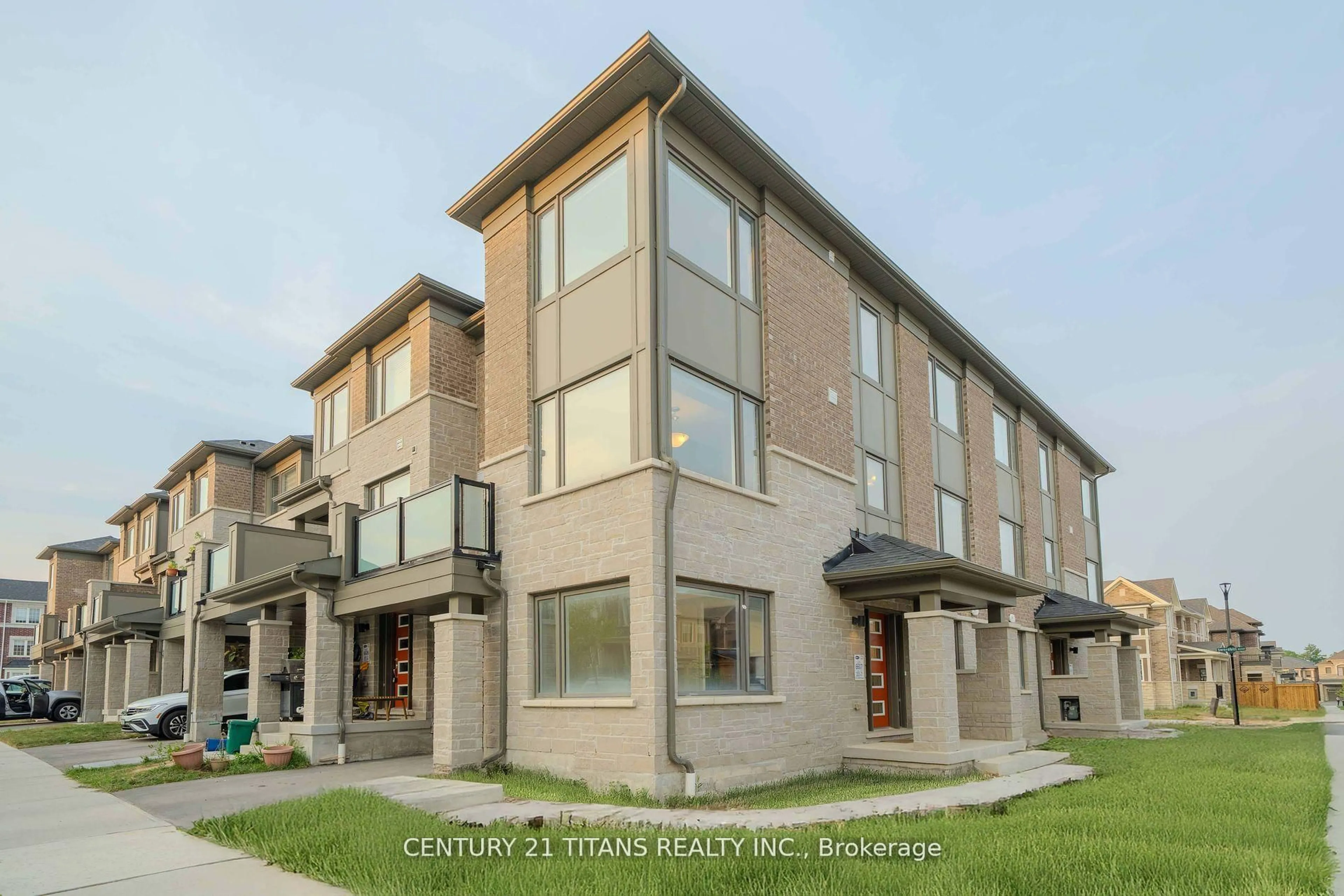 Unknown for 3321 Thunderbird Prom, Pickering Ontario L1X 0N4