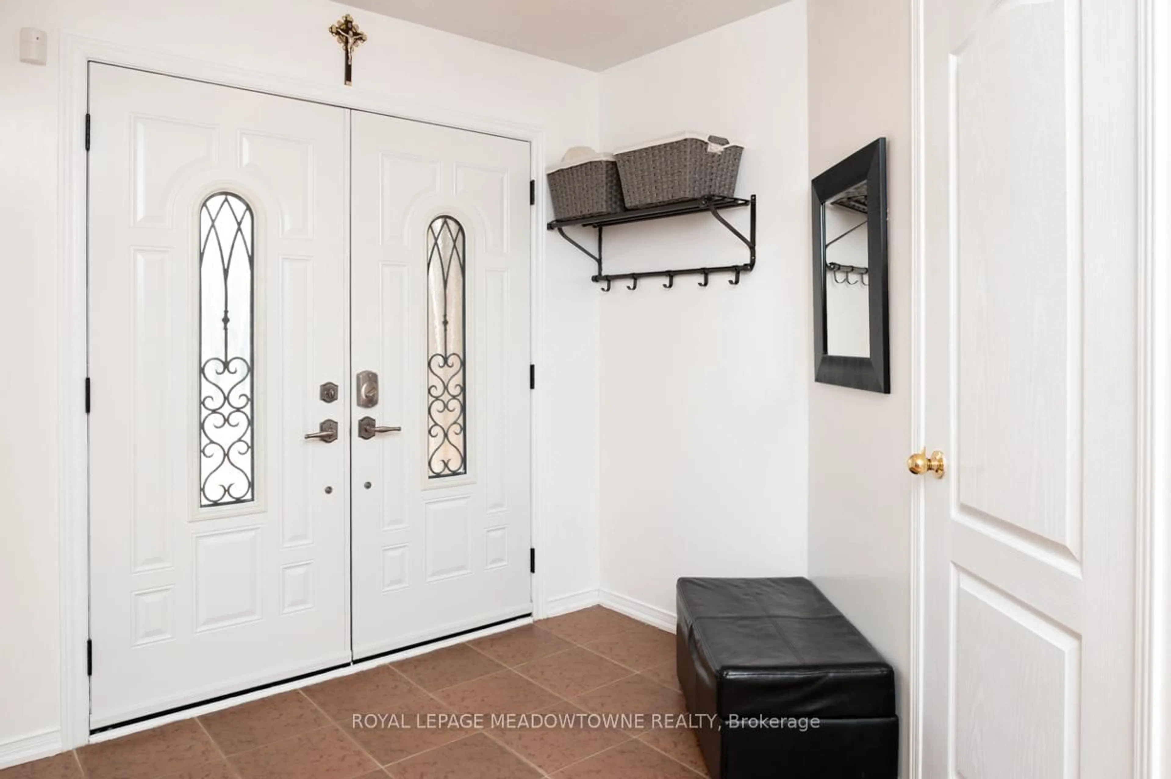 Indoor entryway for 49 Montebello Cres, Ajax Ontario L1T 4P2