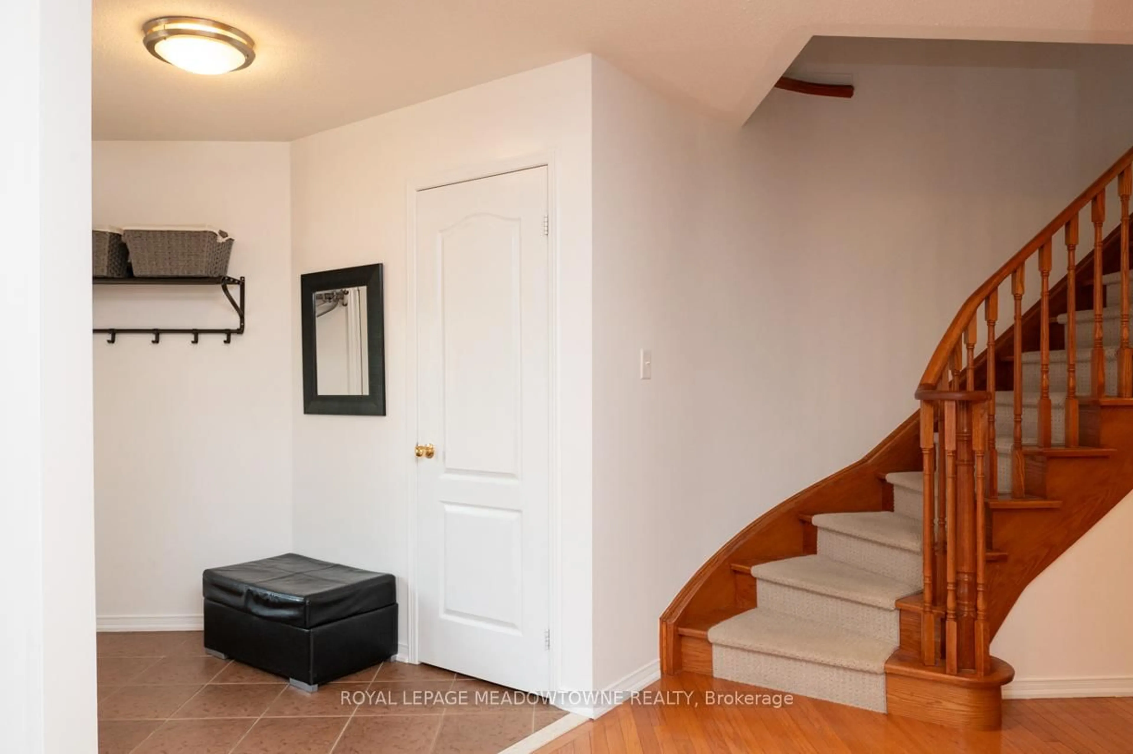 Indoor entryway for 49 Montebello Cres, Ajax Ontario L1T 4P2