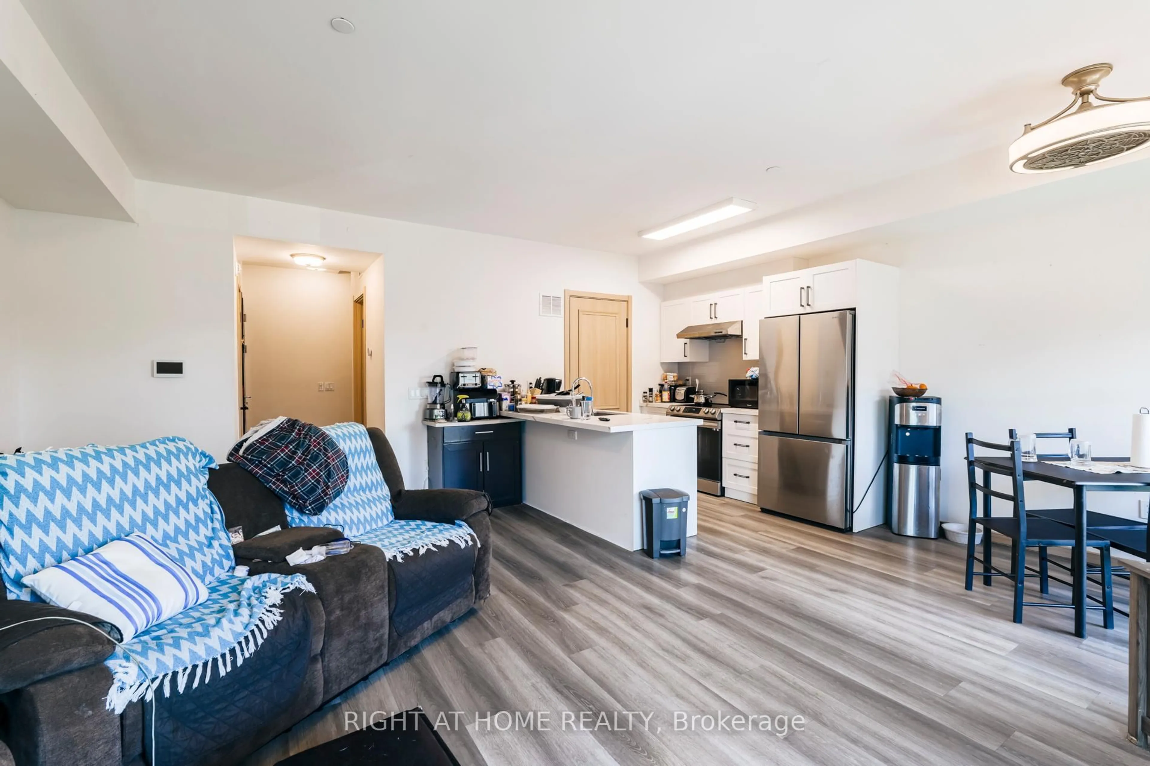 Open concept kitchen, wood/laminate floor for 200 Chester Le Blvd #D302, Toronto Ontario M1W 0A9