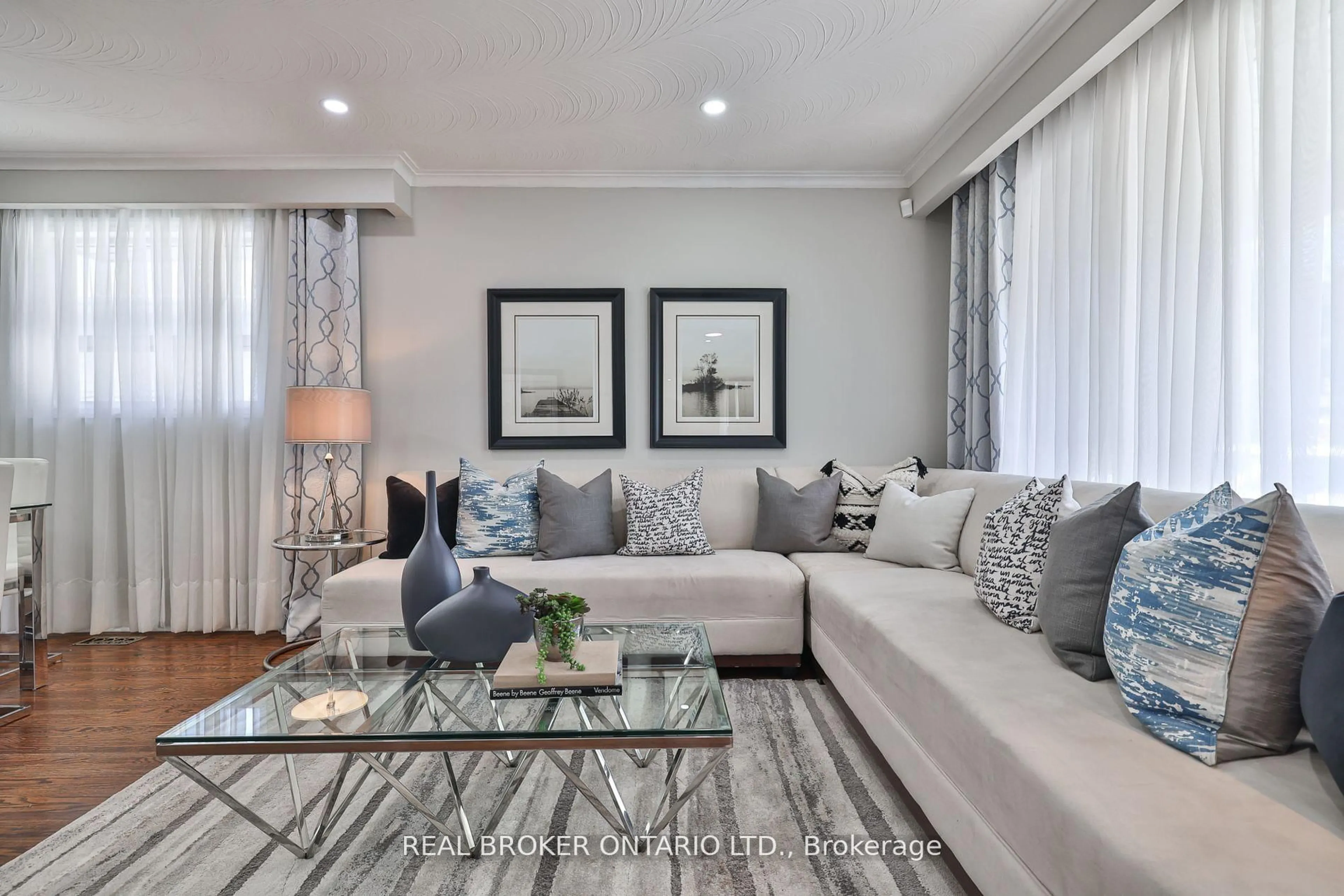 Living room with furniture, unknown for 34 Alpaca Dr, Toronto Ontario M1J 2Z7