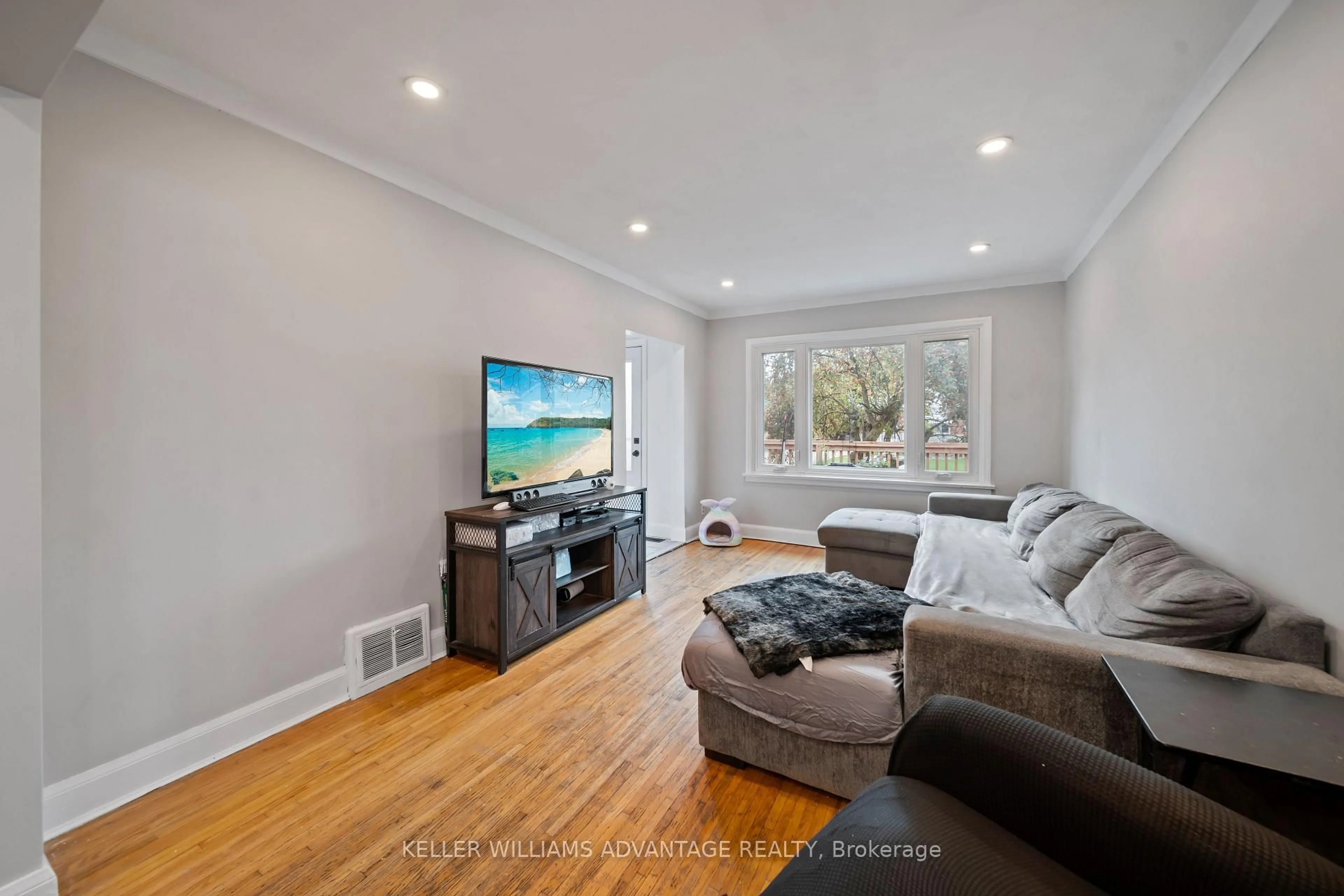 Living room with furniture, wood/laminate floor for 151 North Bonnington Ave, Toronto Ontario M1K 1Y2
