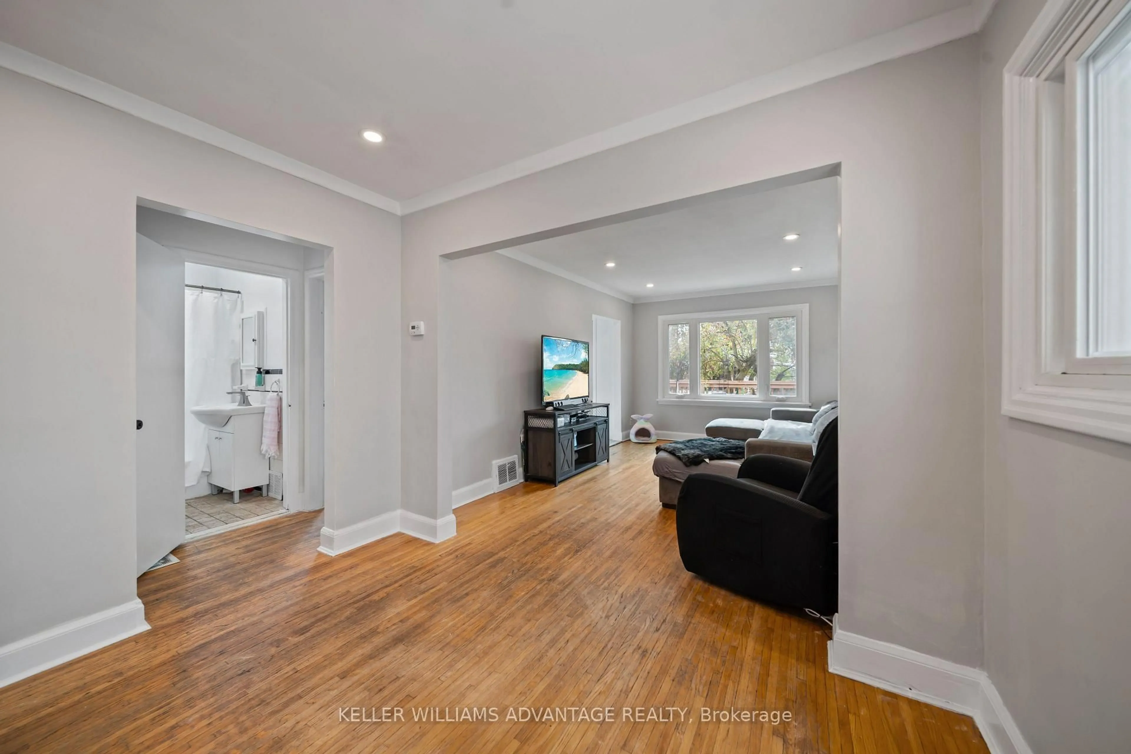 Living room with furniture, unknown for 151 North Bonnington Ave, Toronto Ontario M1K 1Y2