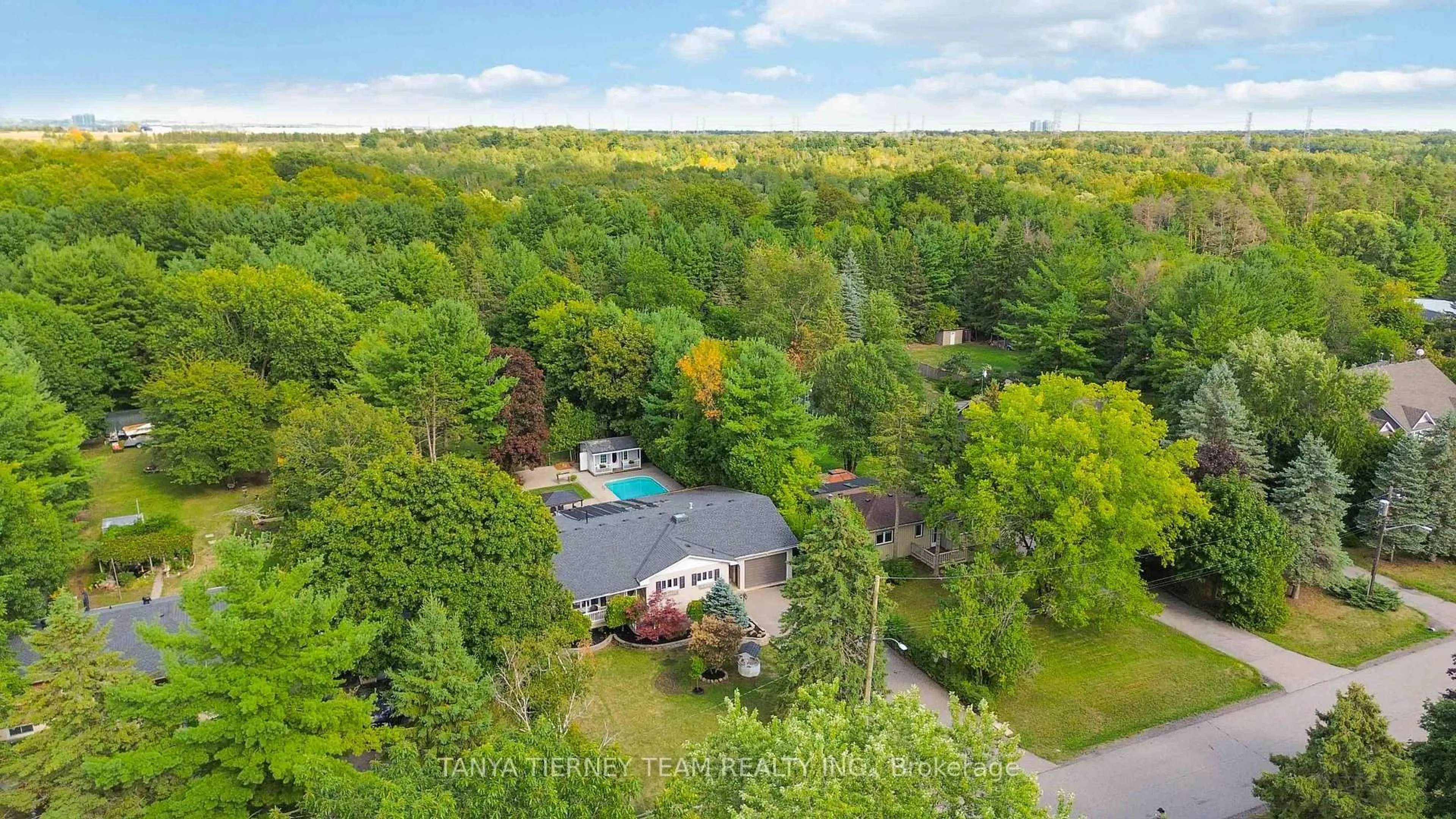 A pic from outside/outdoor area/front of a property/back of a property/a pic from drone, water/lake/river/ocean view for 57 Ward St, Whitby Ontario L1M 1G9