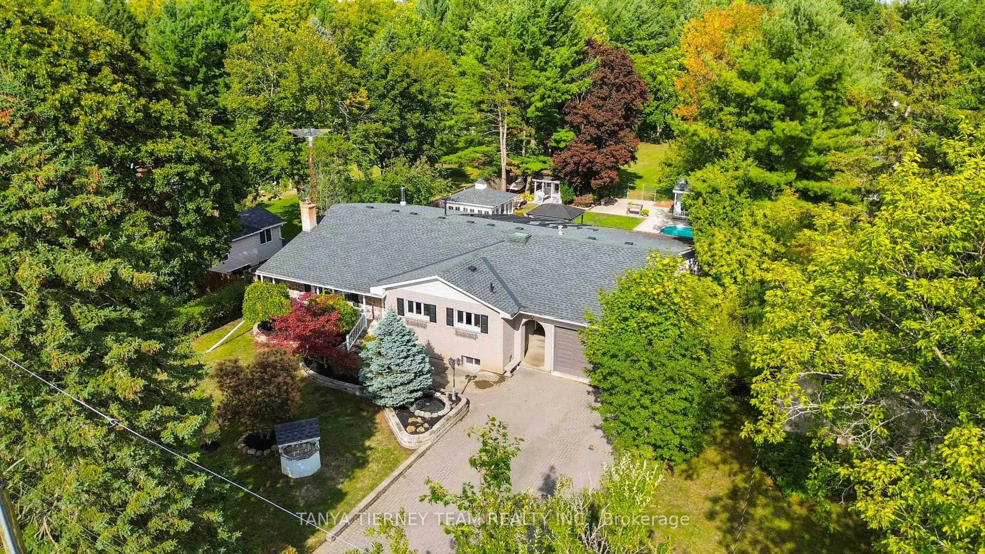 A pic from outside/outdoor area/front of a property/back of a property/a pic from drone, unknown for 57 Ward St, Whitby Ontario L1M 1G9