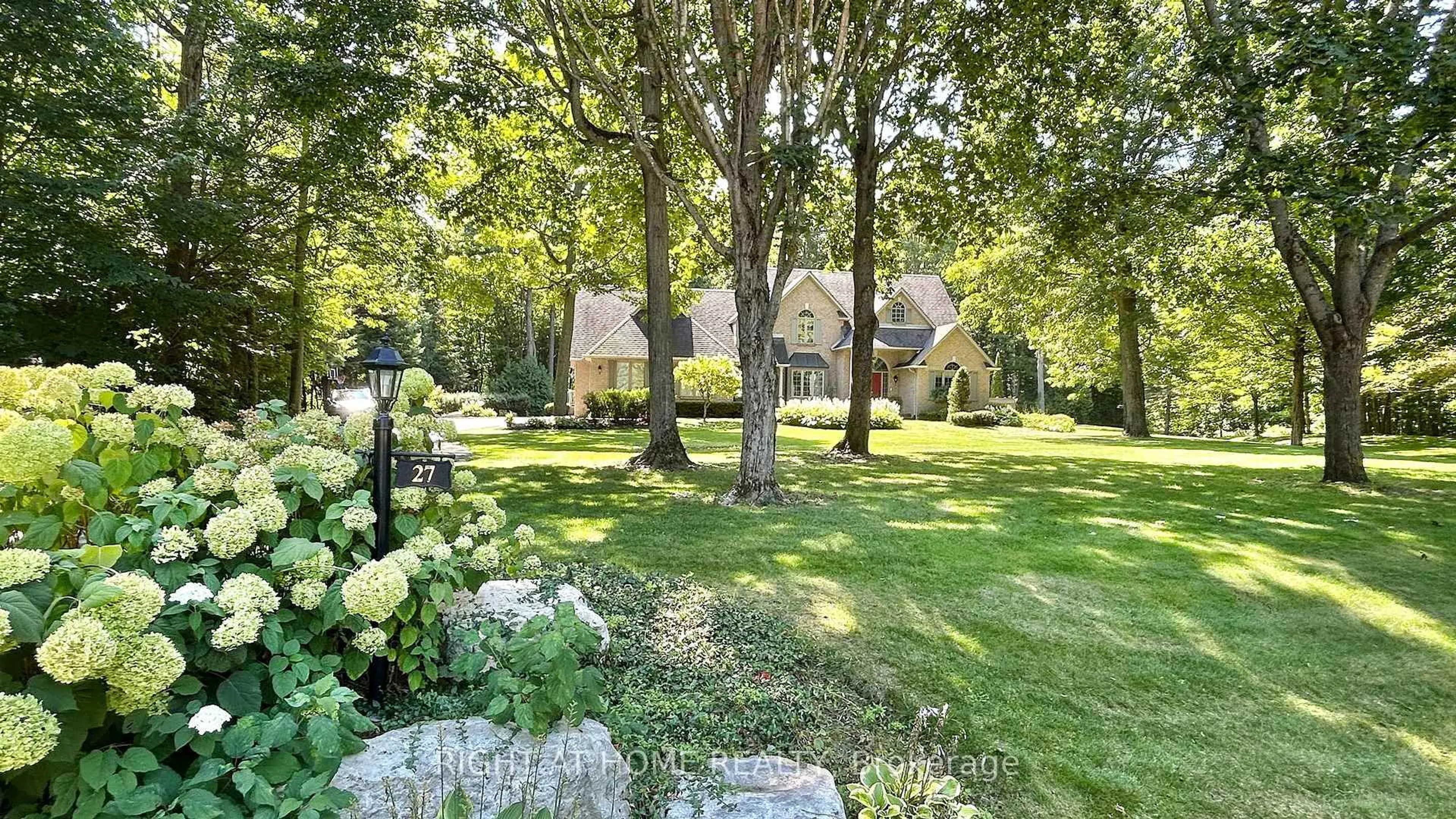 A pic from outside/outdoor area/front of a property/back of a property/a pic from drone, unknown for 27 Timberlane Crt, Clarington Ontario L1E 2H1