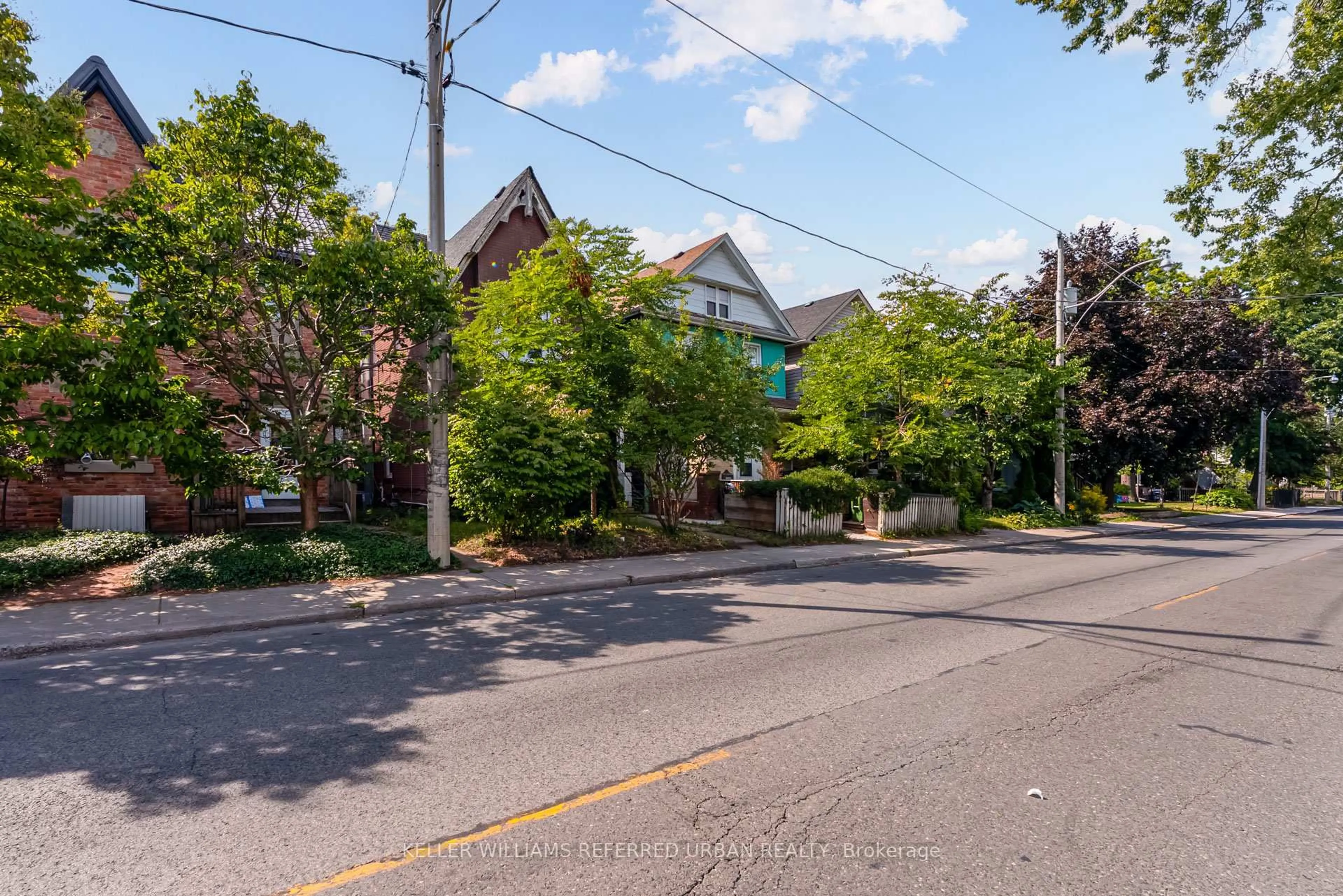 Patio, street for 338 Main St, Toronto Ontario M4C 4X7