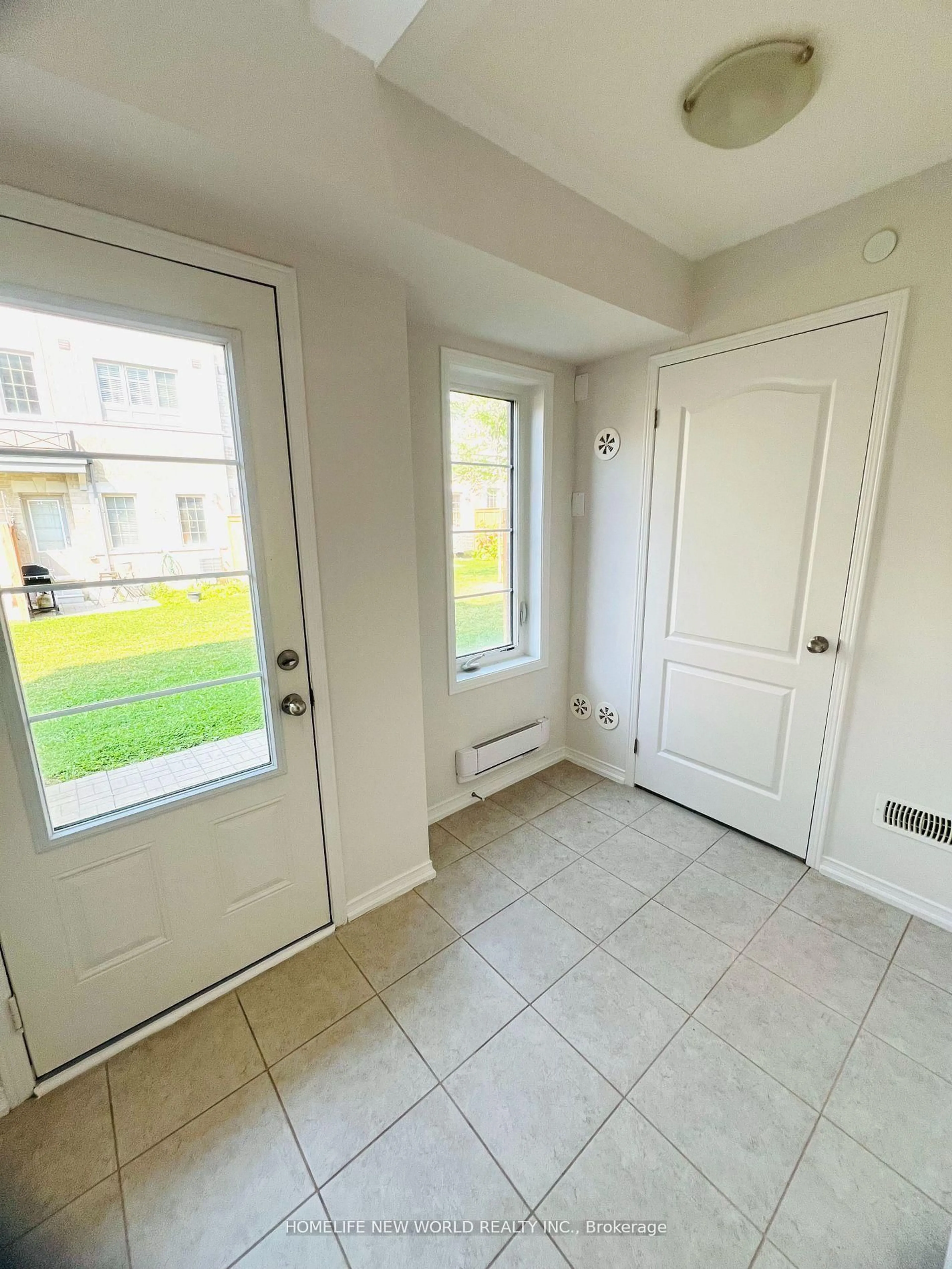 Indoor entryway for 2616 Deputy Minister Path, Oshawa Ontario L1L 0M7