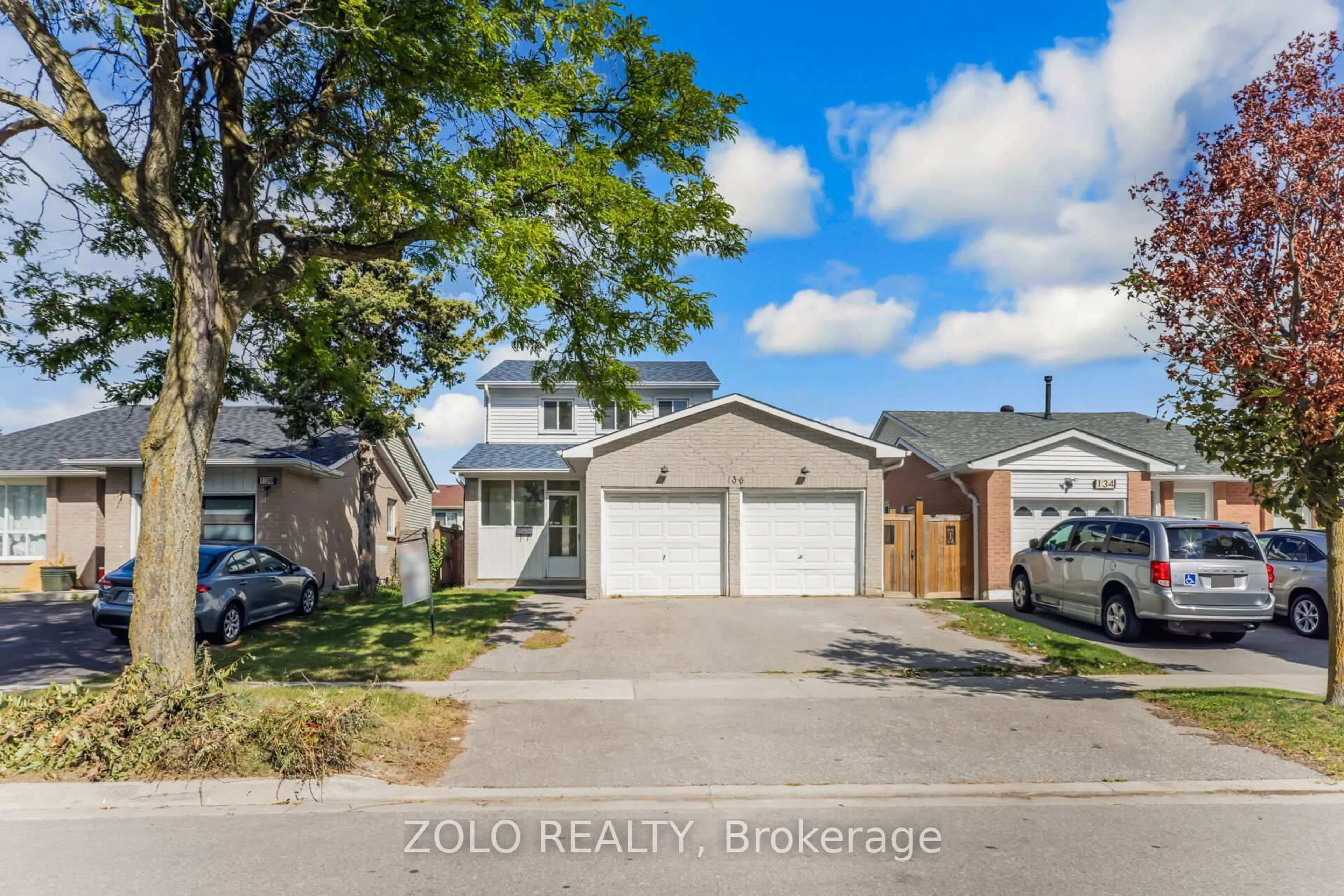 A pic from outside/outdoor area/front of a property/back of a property/a pic from drone, street for 136 Goldhawk Tr, Toronto Ontario M1V 1W5