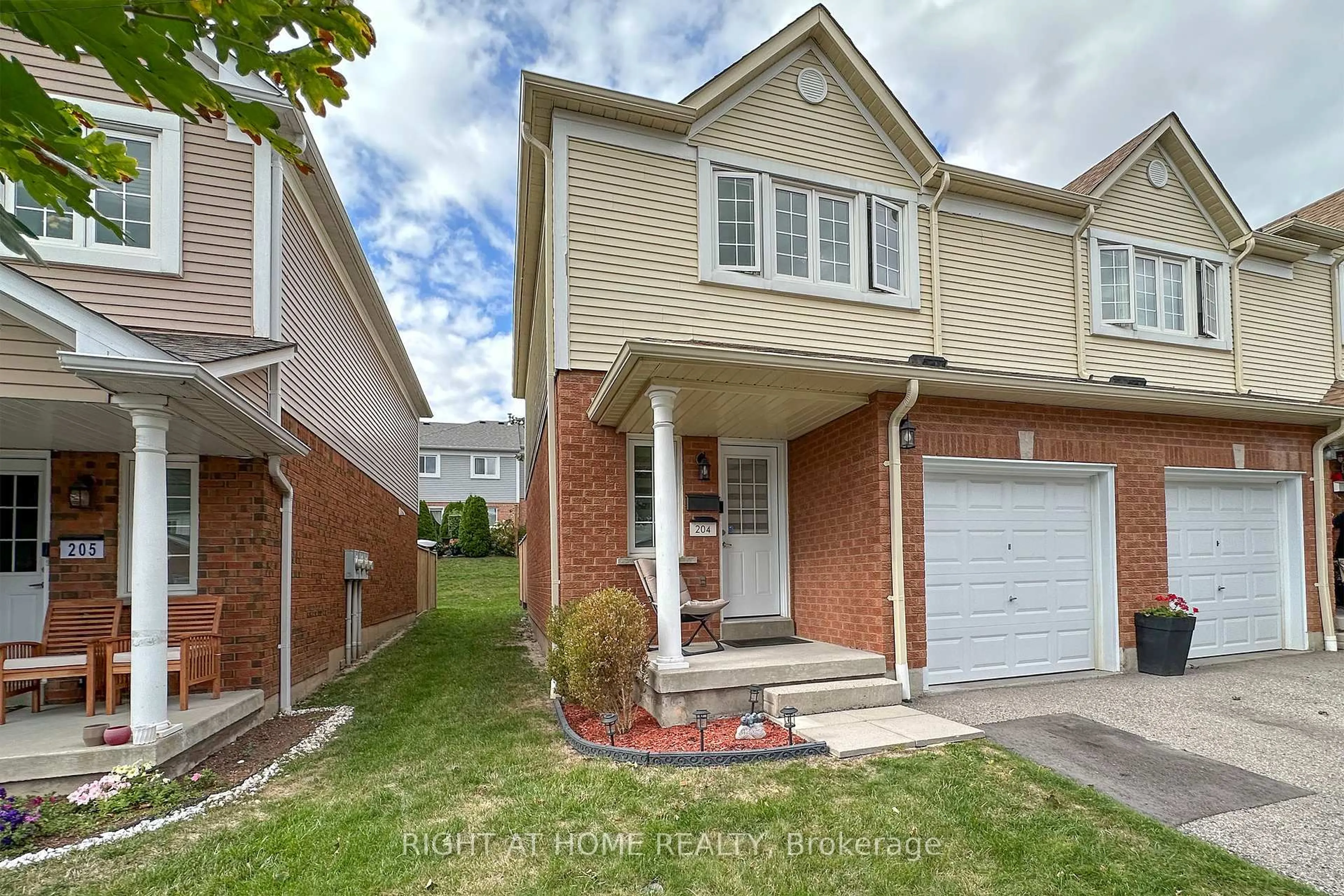 Unknown for 10 Bassett Blvd #204, Whitby Ontario L1N 9C8