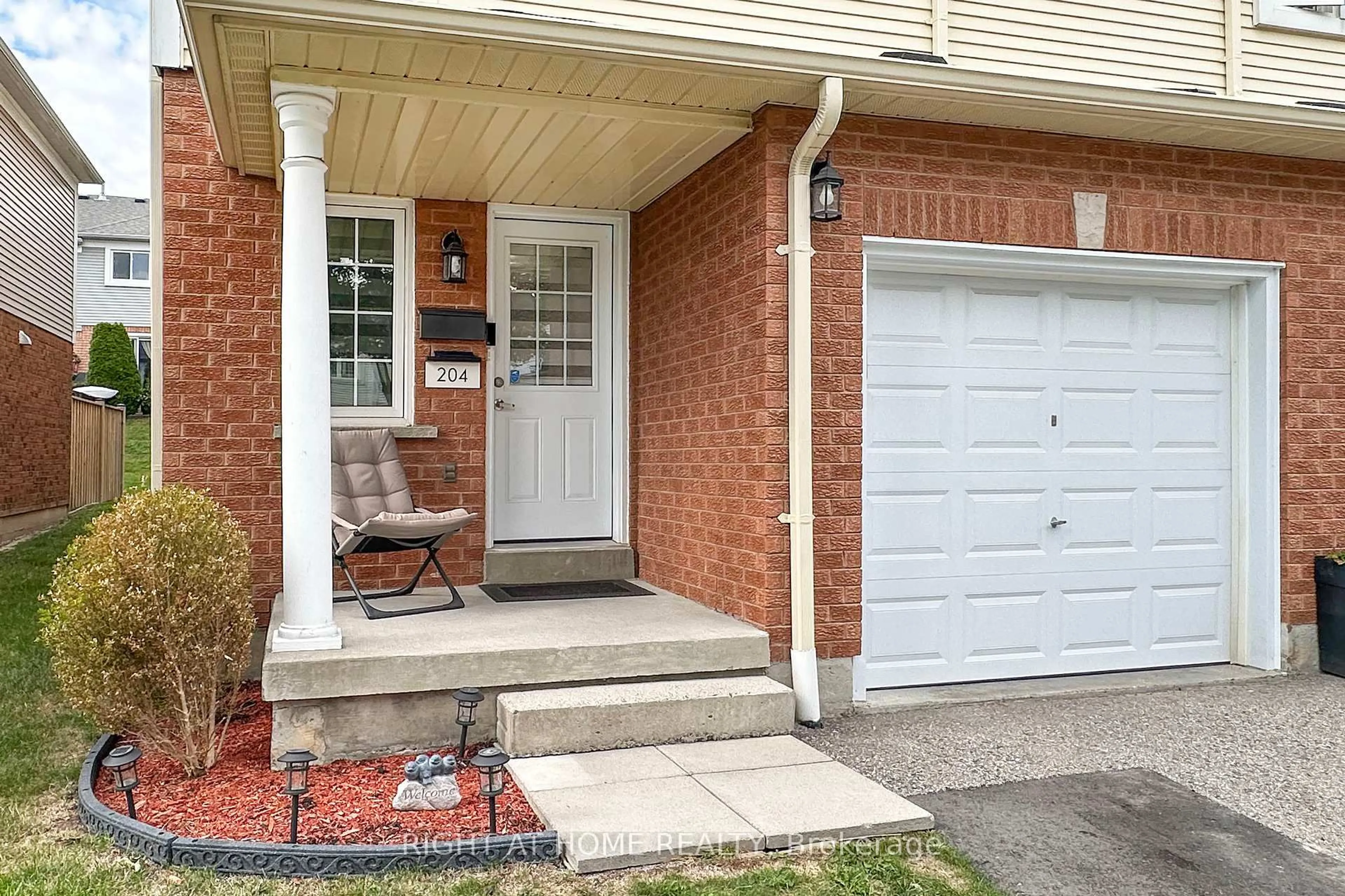 Unknown for 10 Bassett Blvd #204, Whitby Ontario L1N 9C8