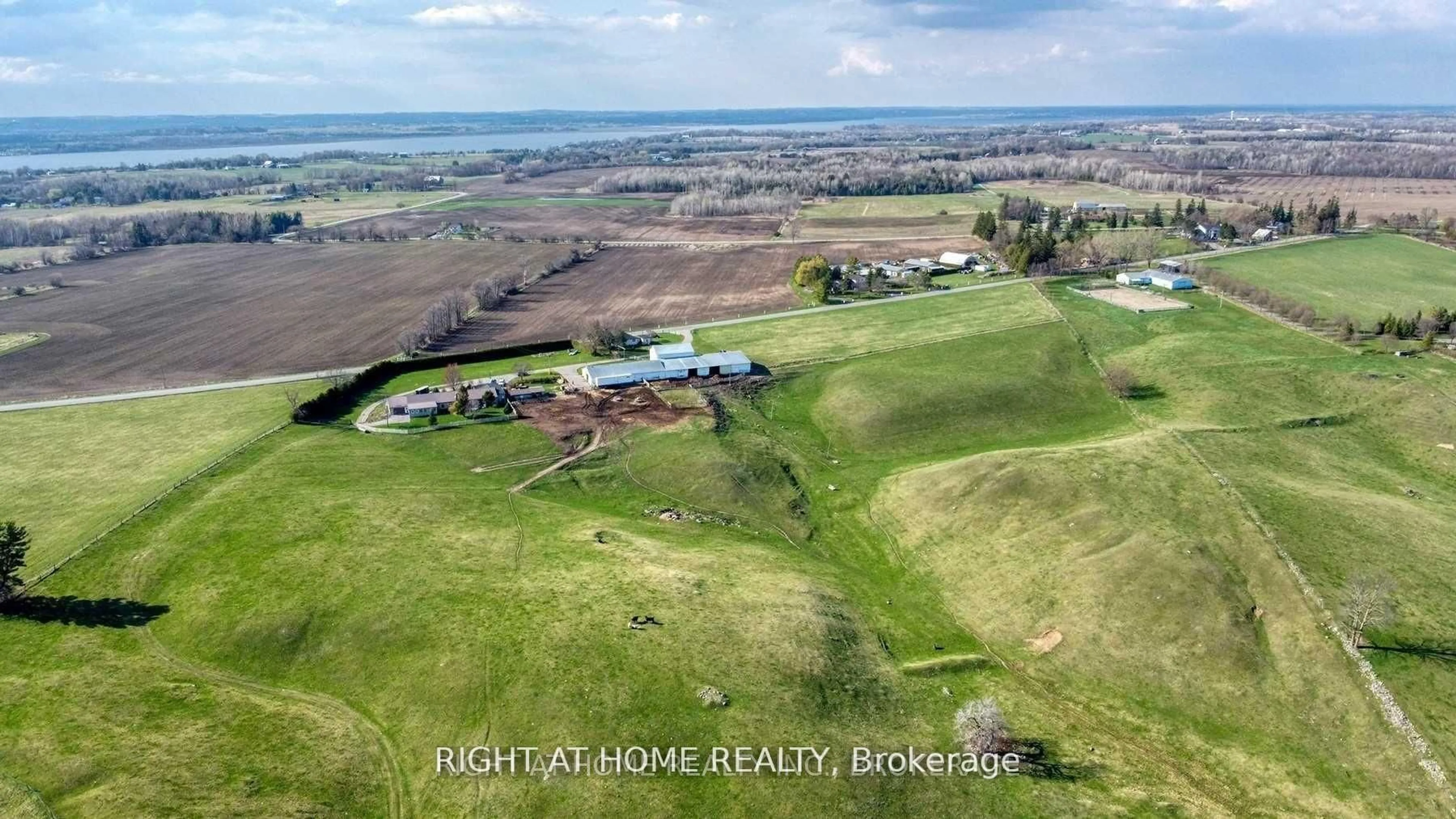 A pic from outside/outdoor area/front of a property/back of a property/a pic from drone, water/lake/river/ocean view for 2614 Head Rd, Scugog Ontario L9L 1B4