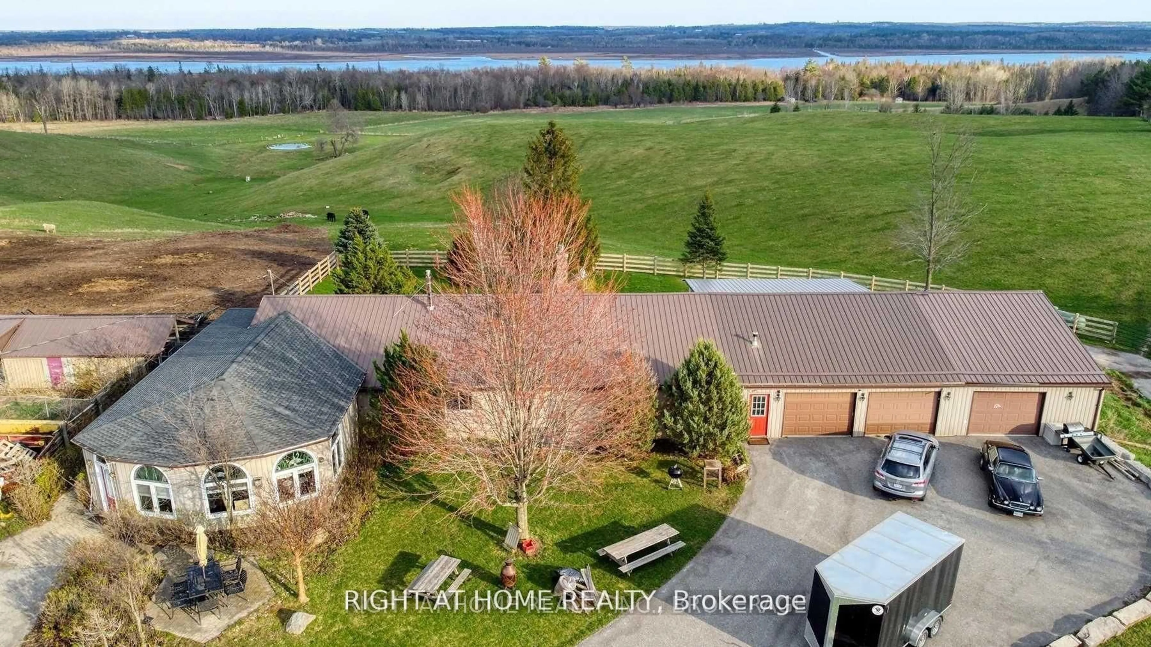 A pic from outside/outdoor area/front of a property/back of a property/a pic from drone, water/lake/river/ocean view for 2614 Head Rd, Scugog Ontario L9L 1B4