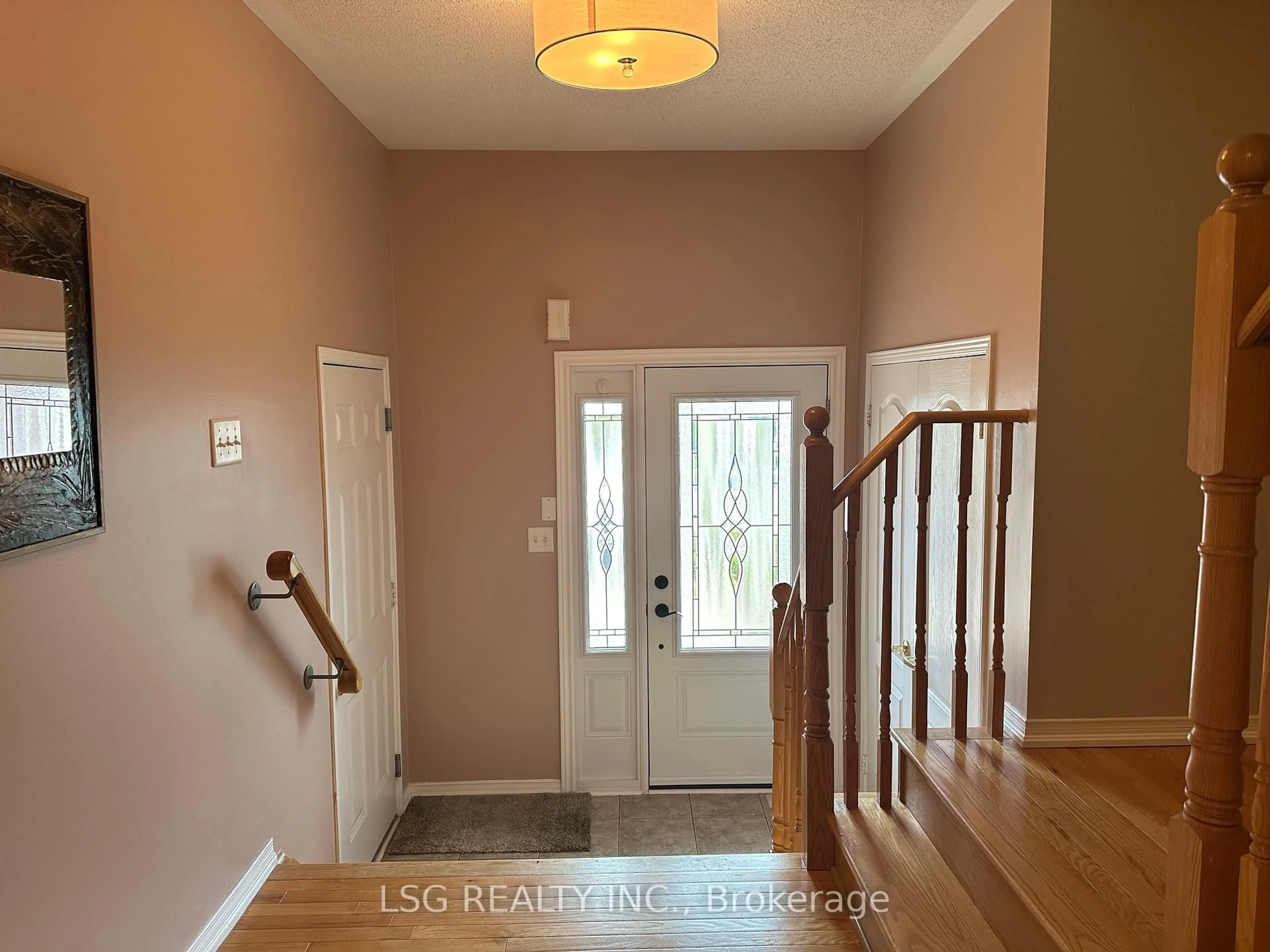 Indoor entryway for 4 Summerside Ave, Whitby Ontario L1R 0G3
