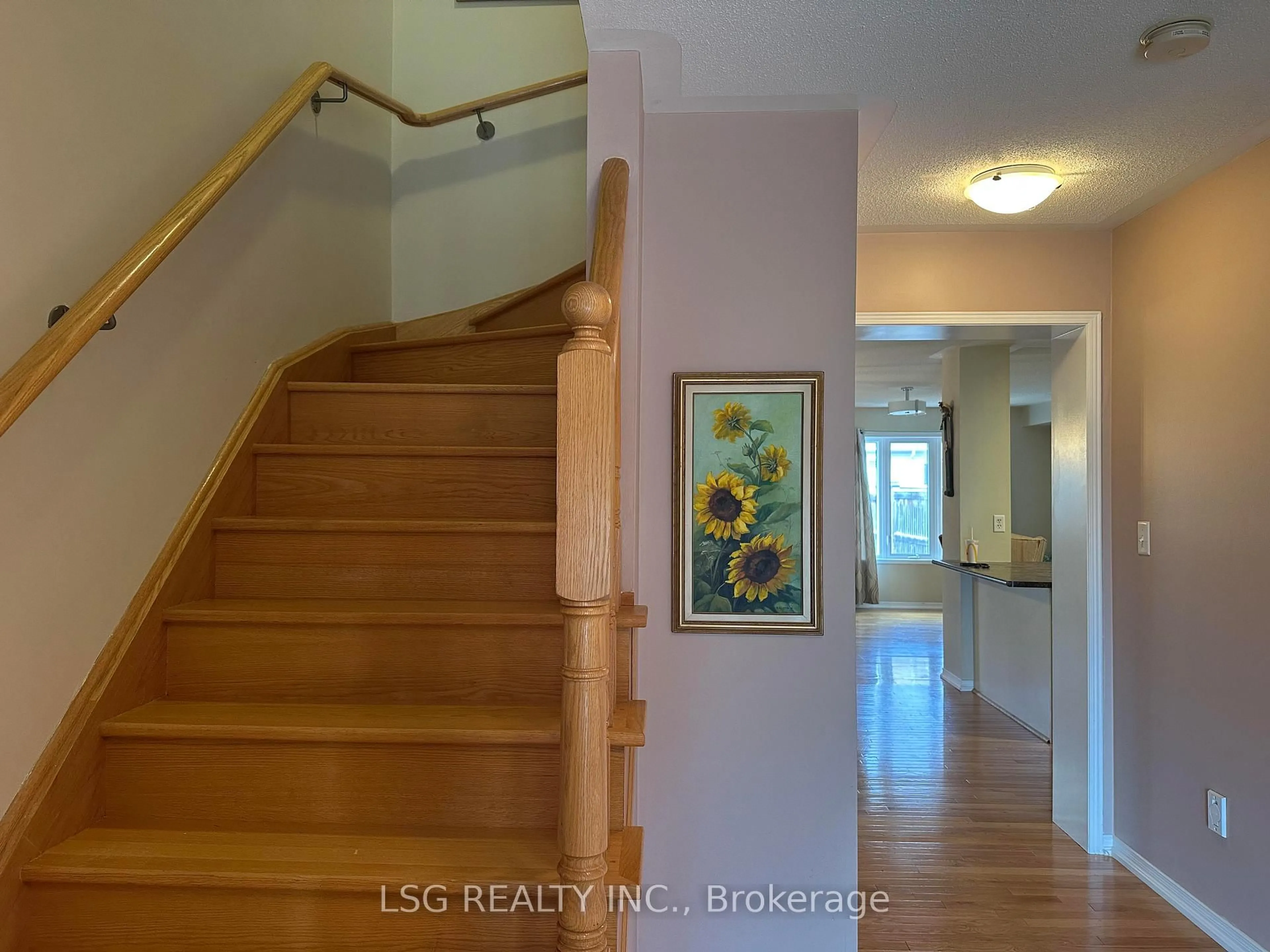 Indoor entryway for 4 Summerside Ave, Whitby Ontario L1R 0G3