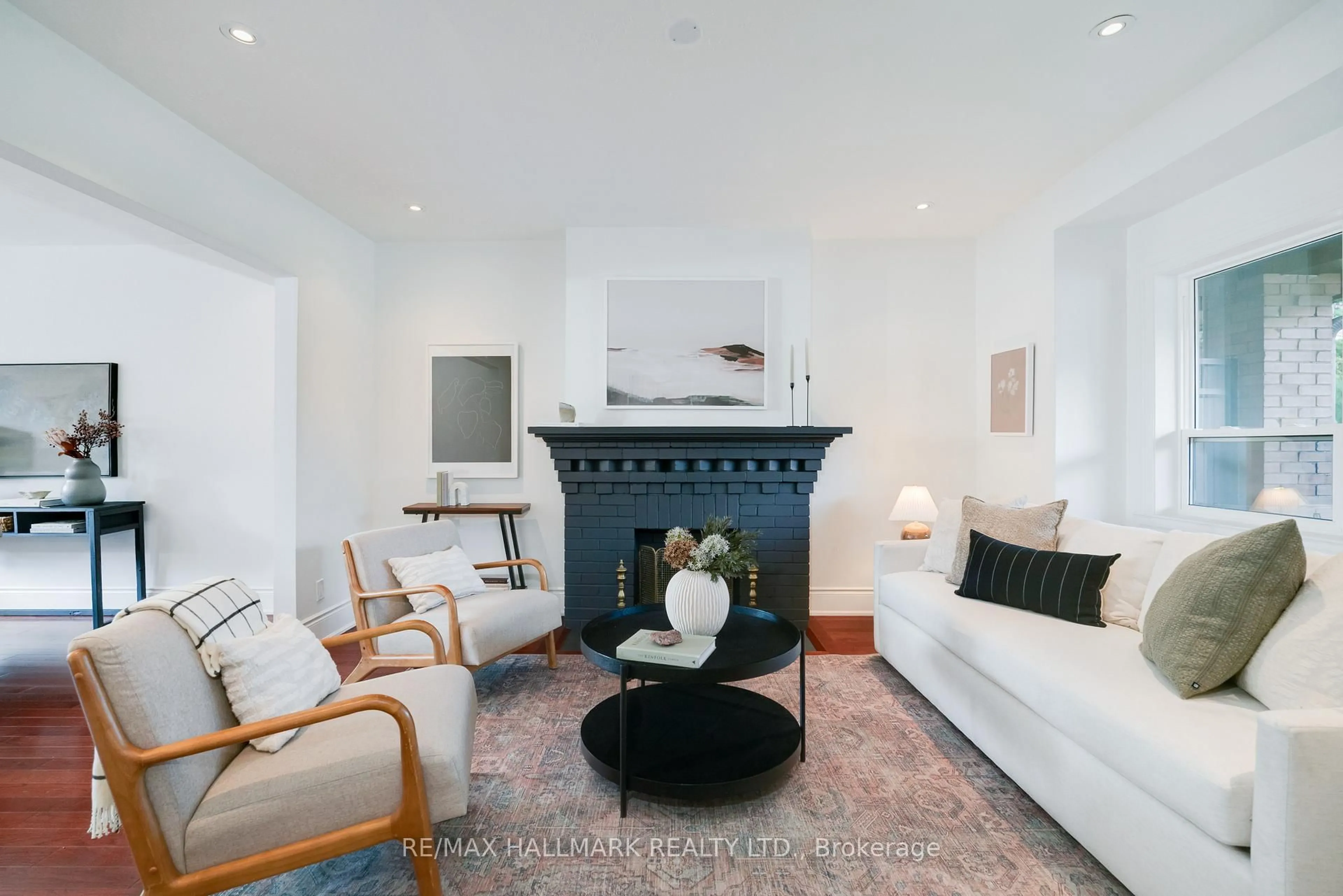 Living room with furniture, unknown for 283 Wolverleigh Blvd, Toronto Ontario M4C 1S3