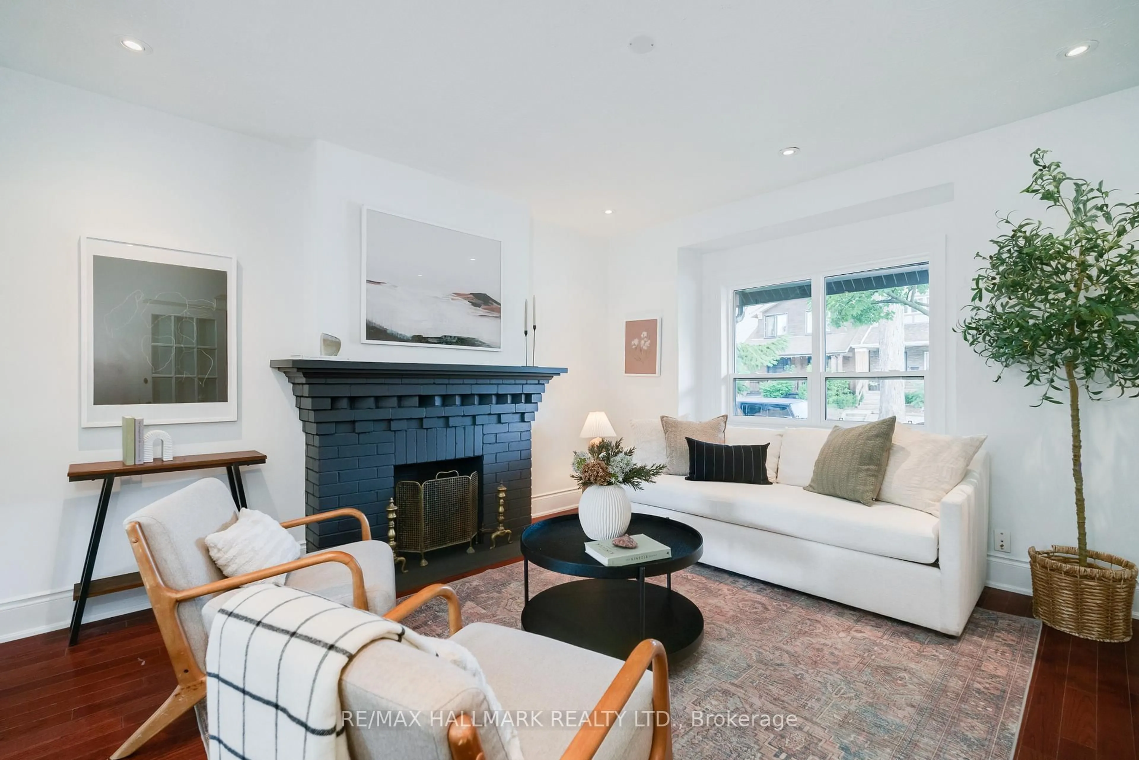 Living room with furniture, unknown for 283 Wolverleigh Blvd, Toronto Ontario M4C 1S3
