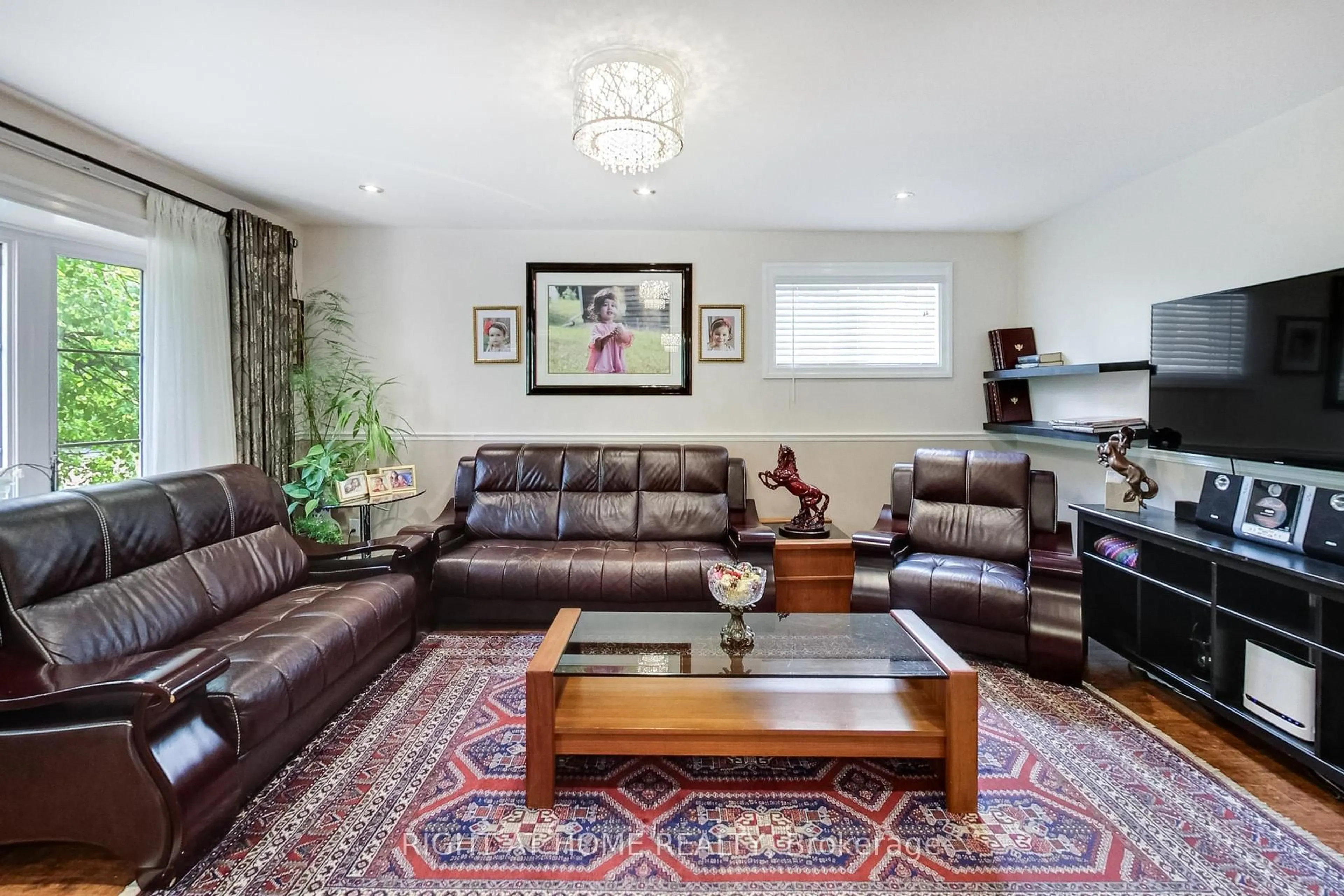 Living room with furniture, unknown for 8 Suraty Ave, Toronto Ontario M1P 4E1