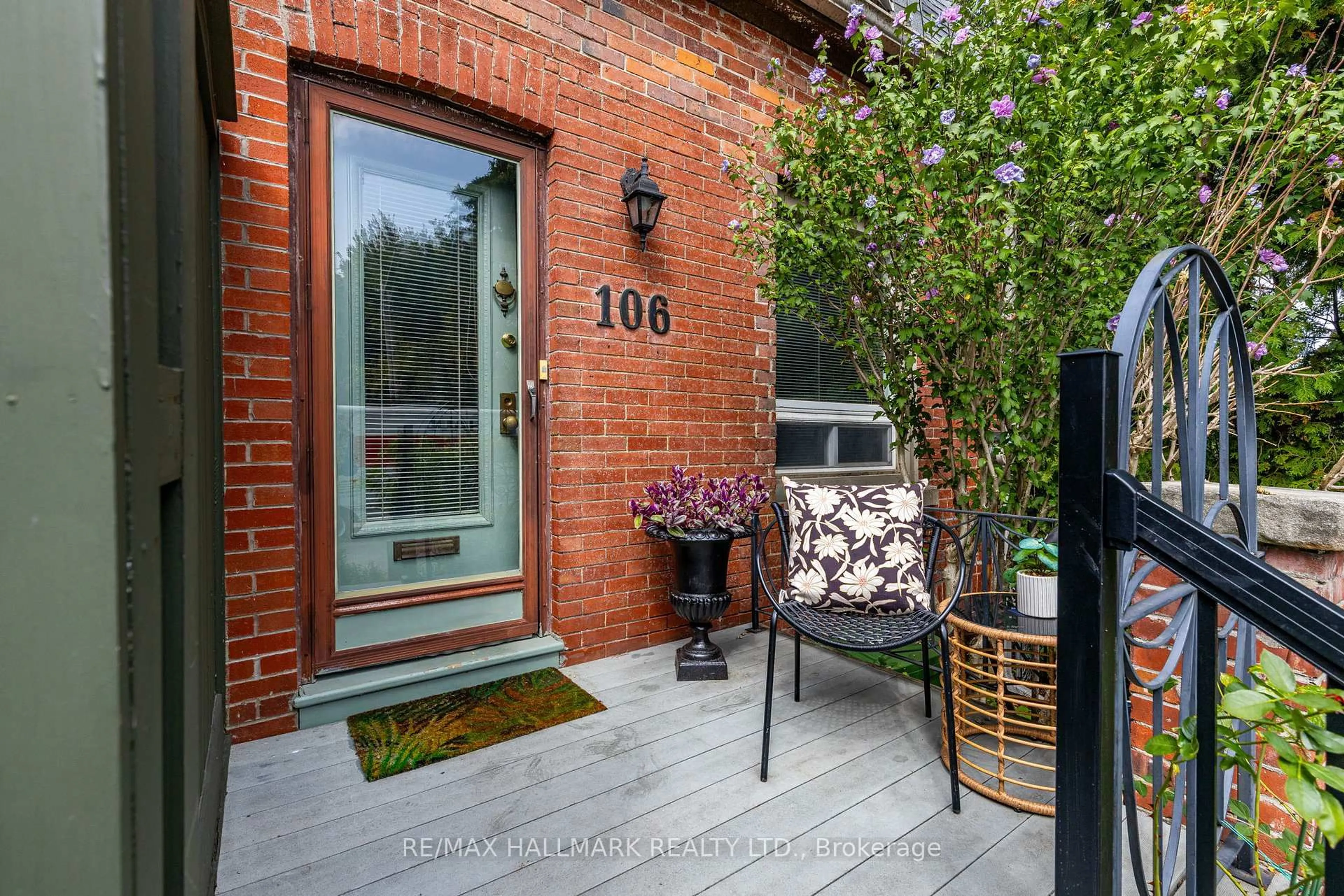 Unknown for 106 Frizzell Ave, Toronto Ontario M4J 1E3
