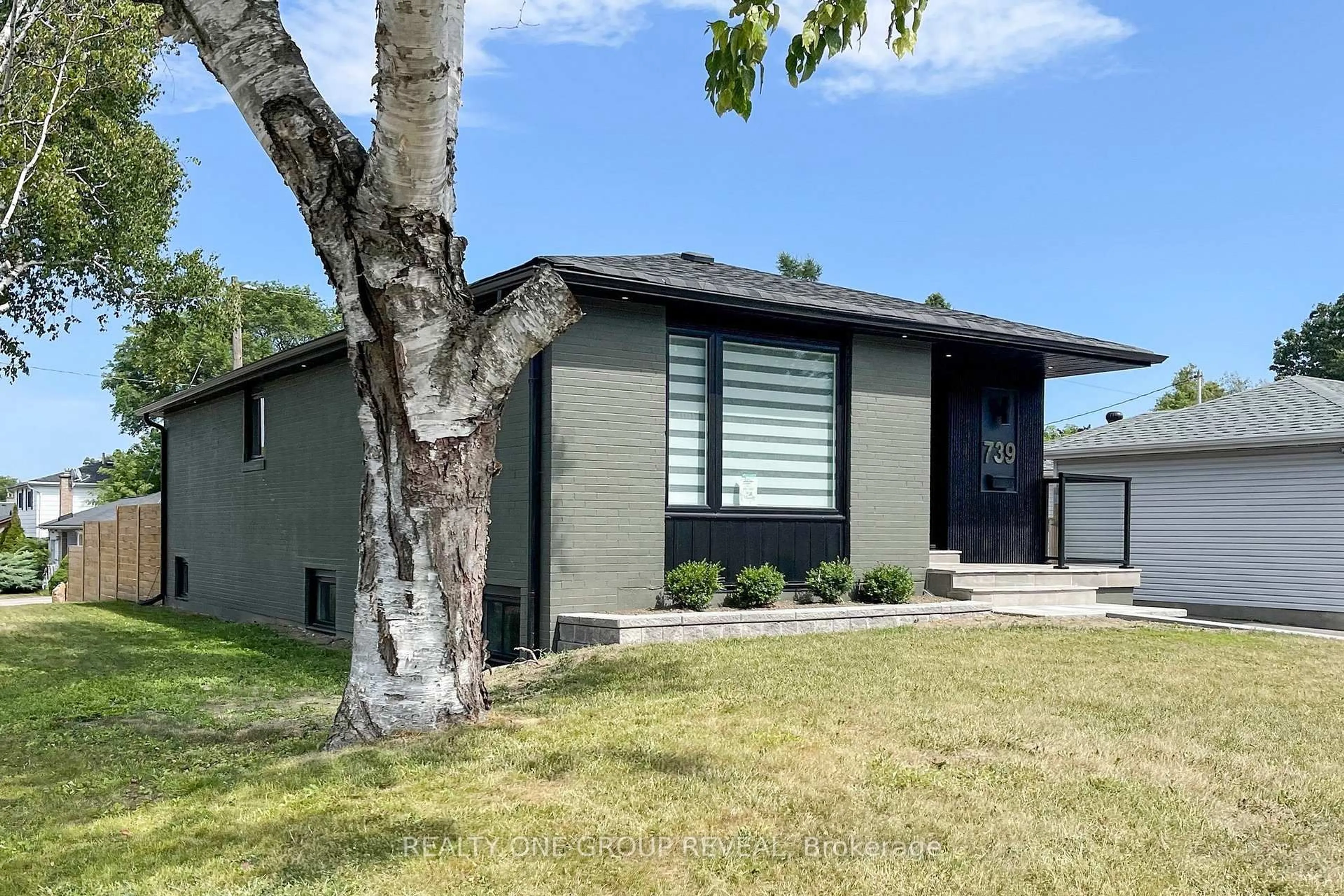 Home with vinyl exterior material, street for 739 Annland St, Pickering Ontario L1W 1B5