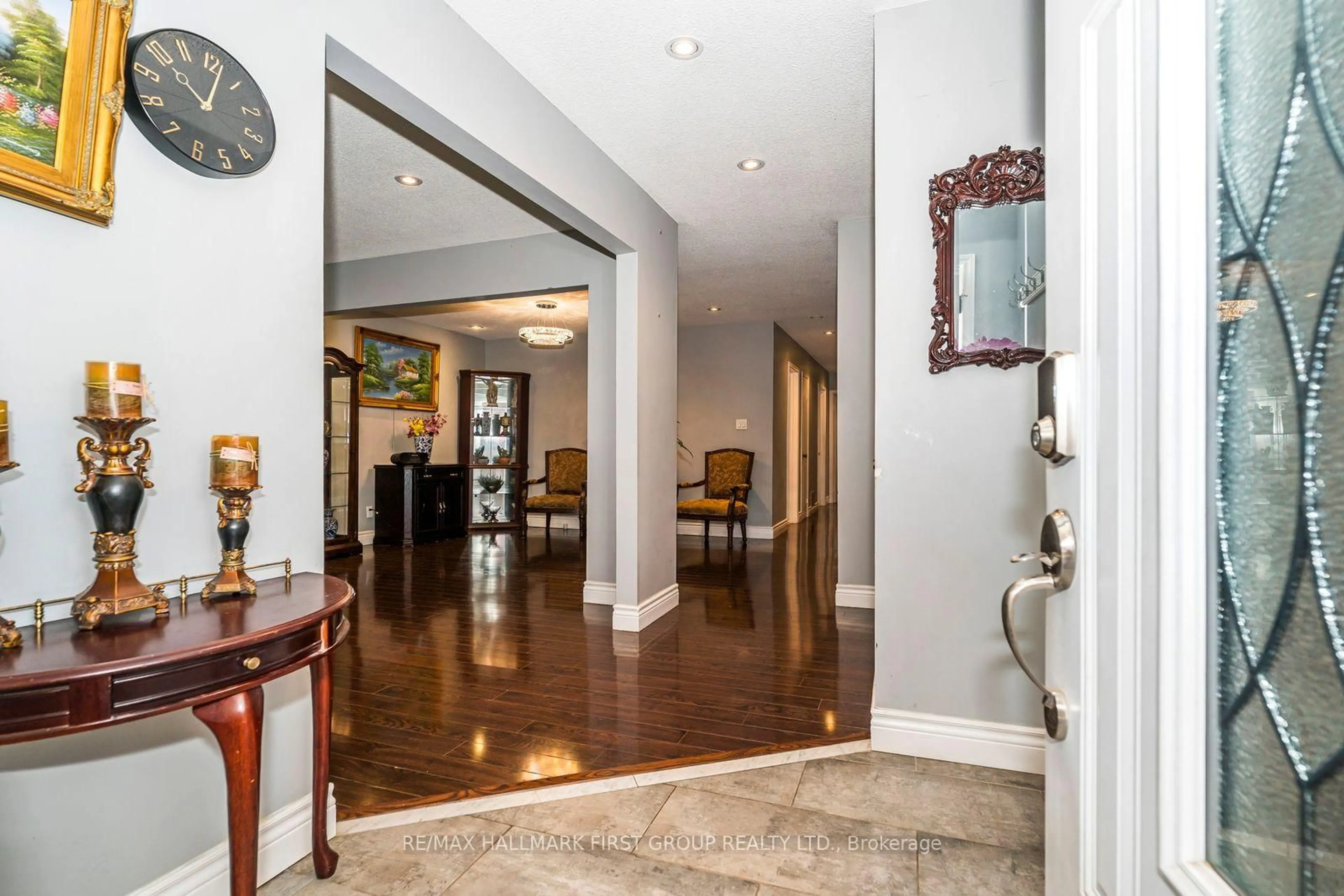 Indoor foyer for 88 Ravenscroft Rd, Ajax Ontario L1T 1X2