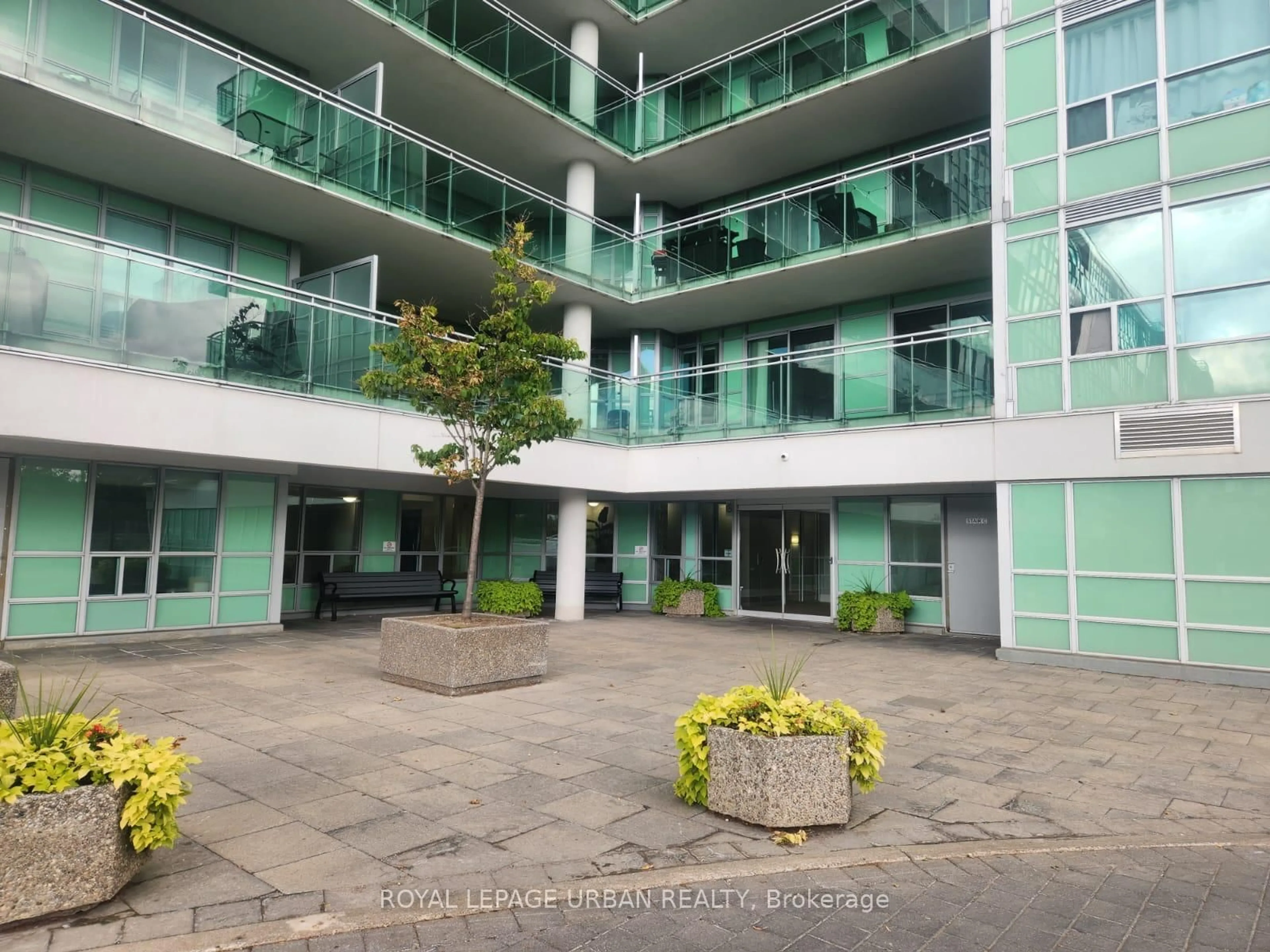 Indoor foyer for 60 Fairfax Cres #211, Toronto Ontario M1L 0E1