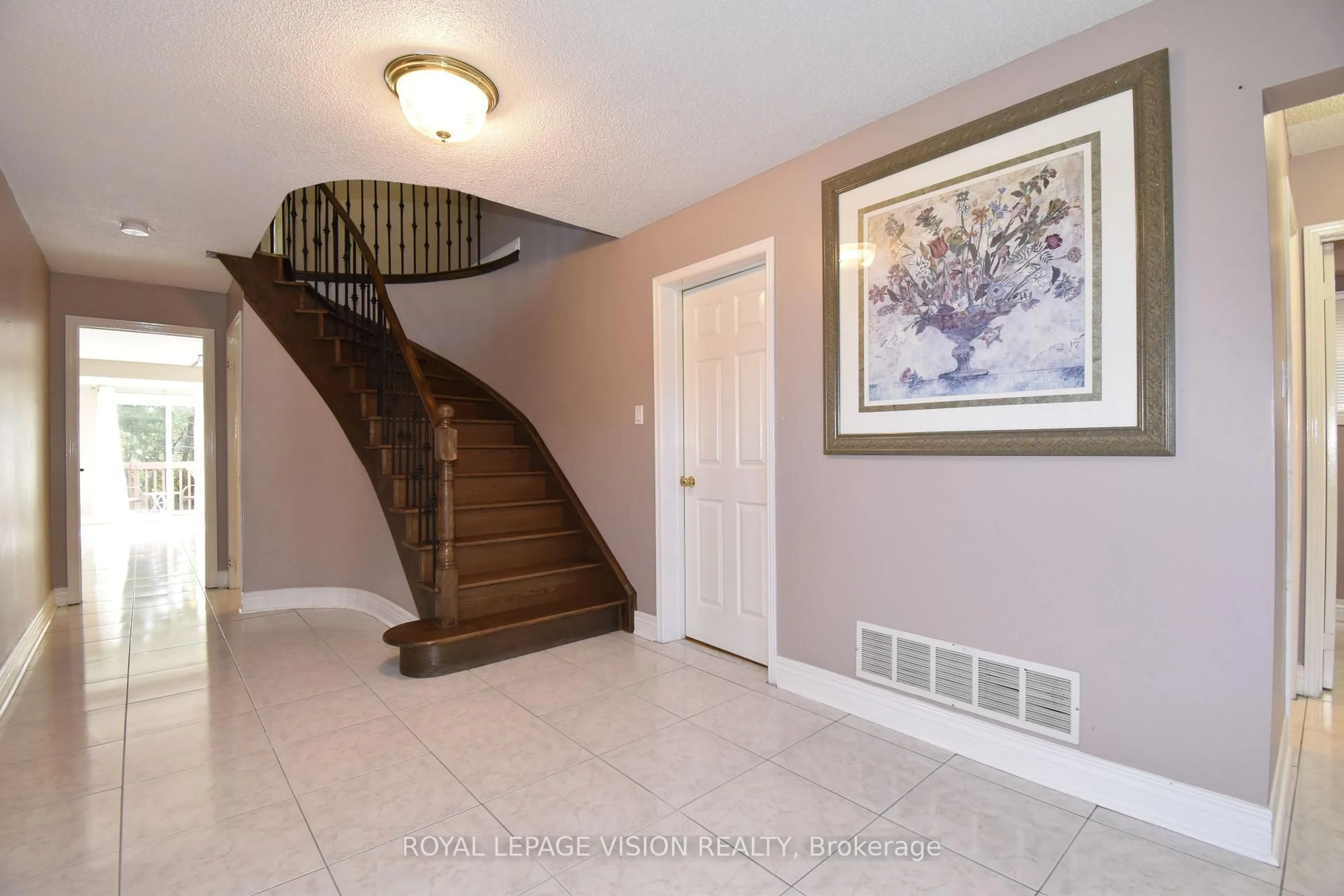 Indoor entryway for 14 Glenheather Terr, Toronto Ontario M1B 5H2