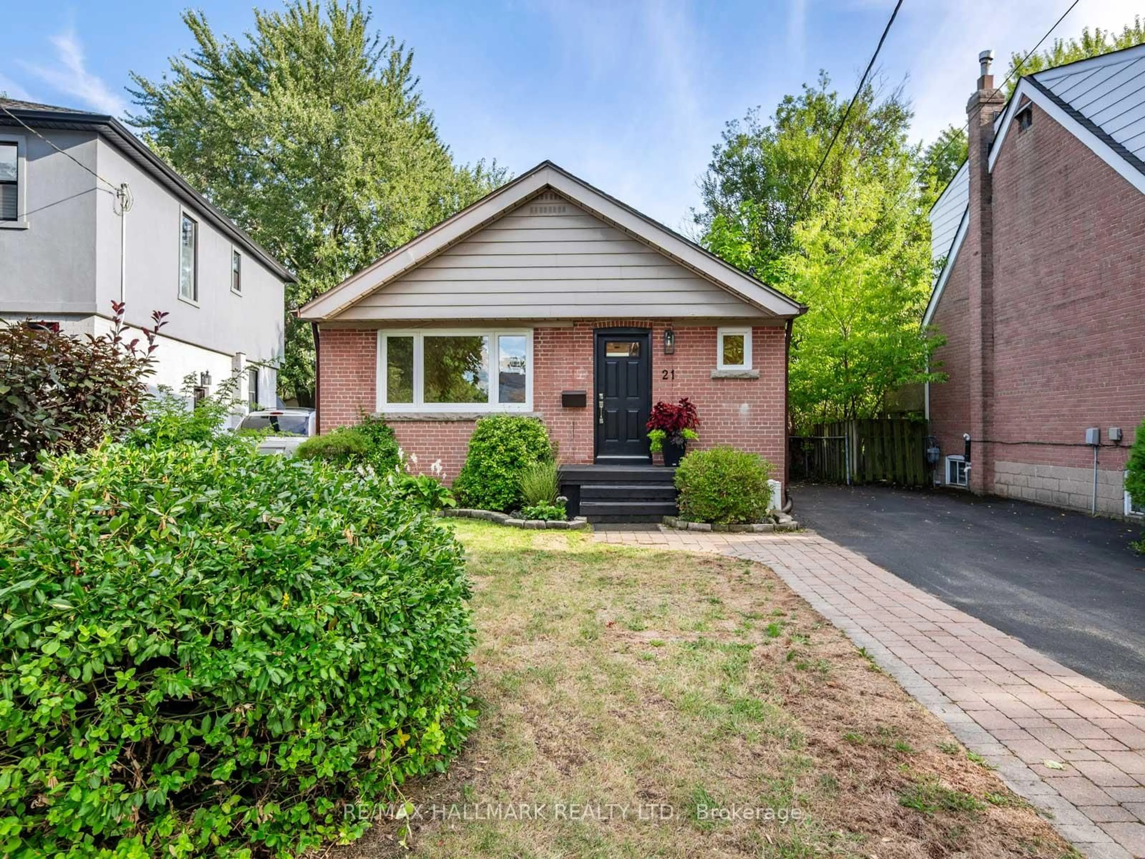 Home with brick exterior material, street for 21 Fairfax Cres, Toronto Ontario M1L 1Z6