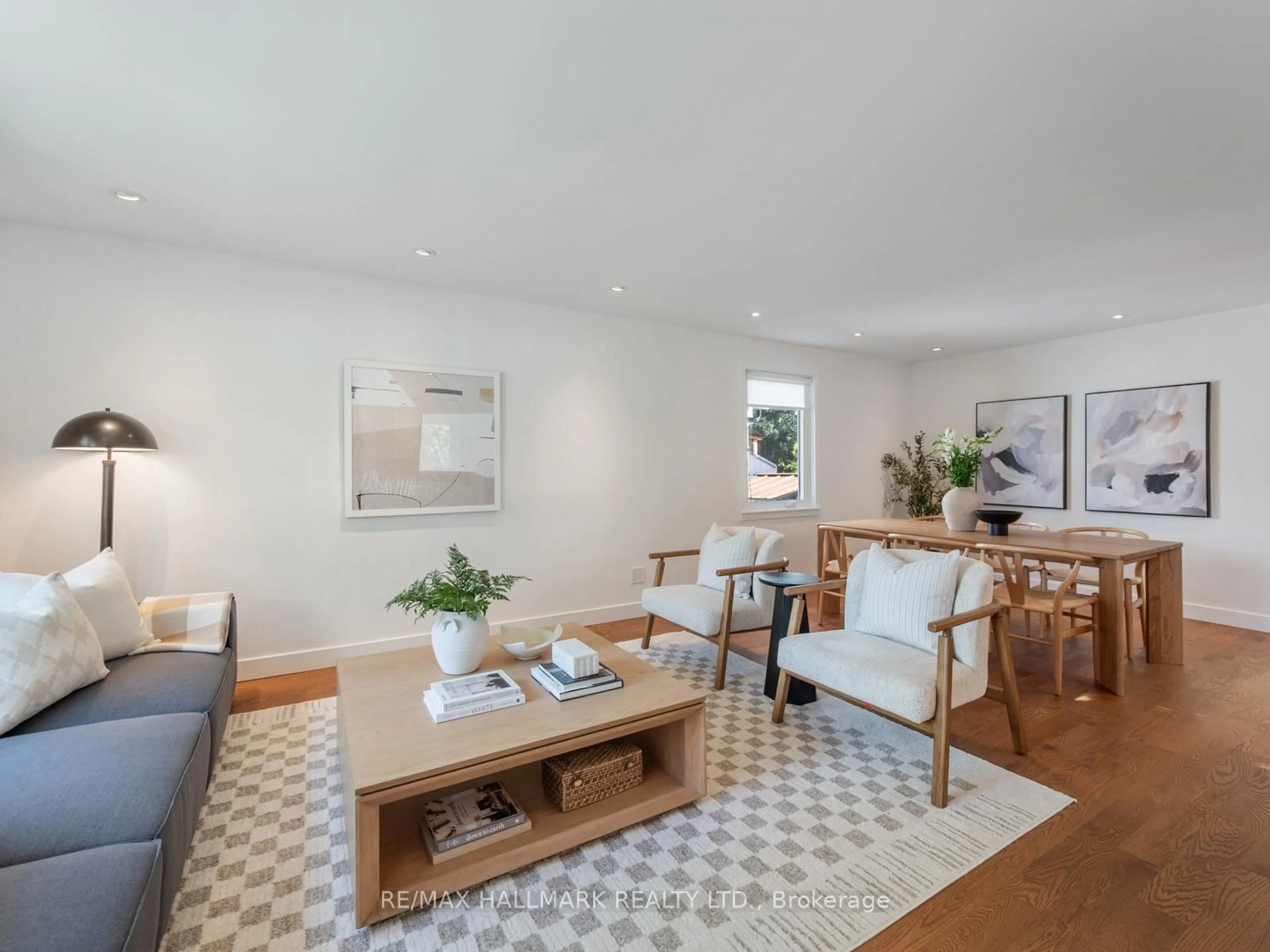 Living room with furniture, unknown for 21 Fairfax Cres, Toronto Ontario M1L 1Z6