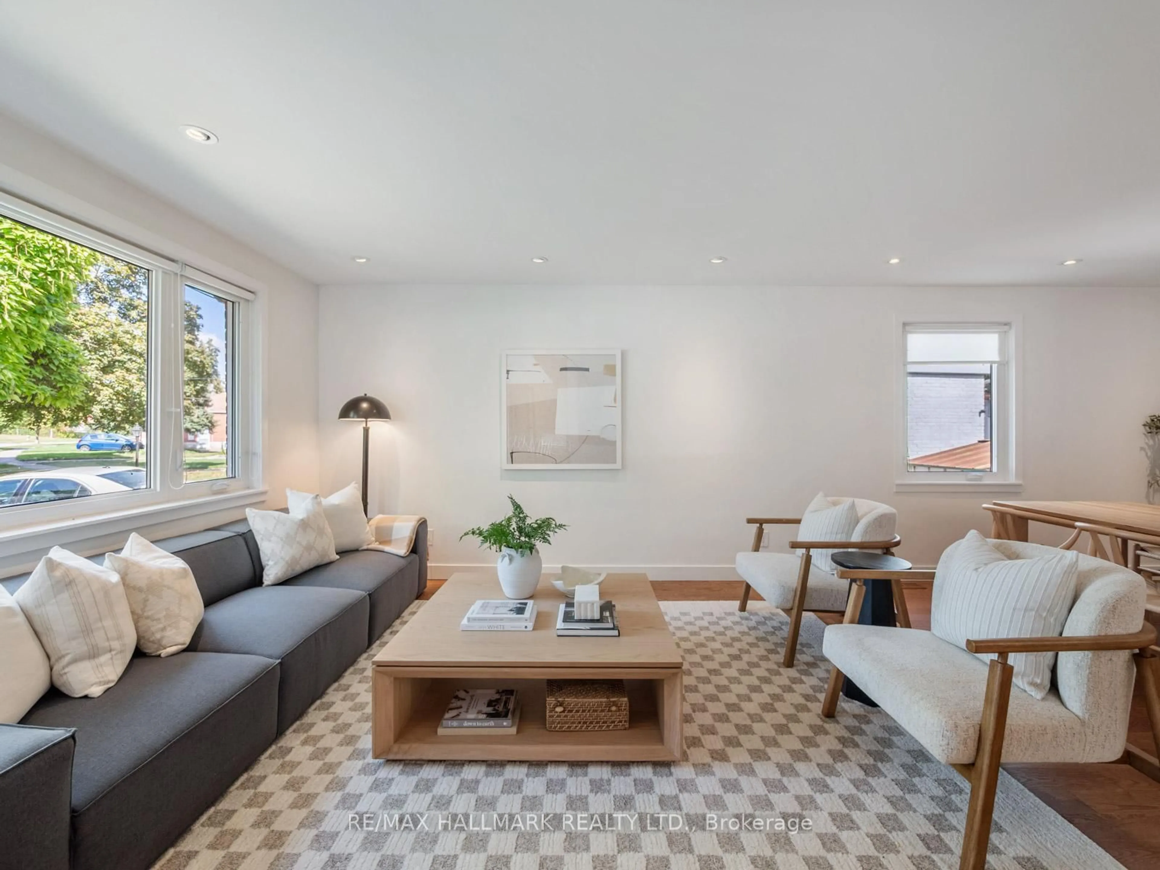 Living room with furniture, unknown for 21 Fairfax Cres, Toronto Ontario M1L 1Z6