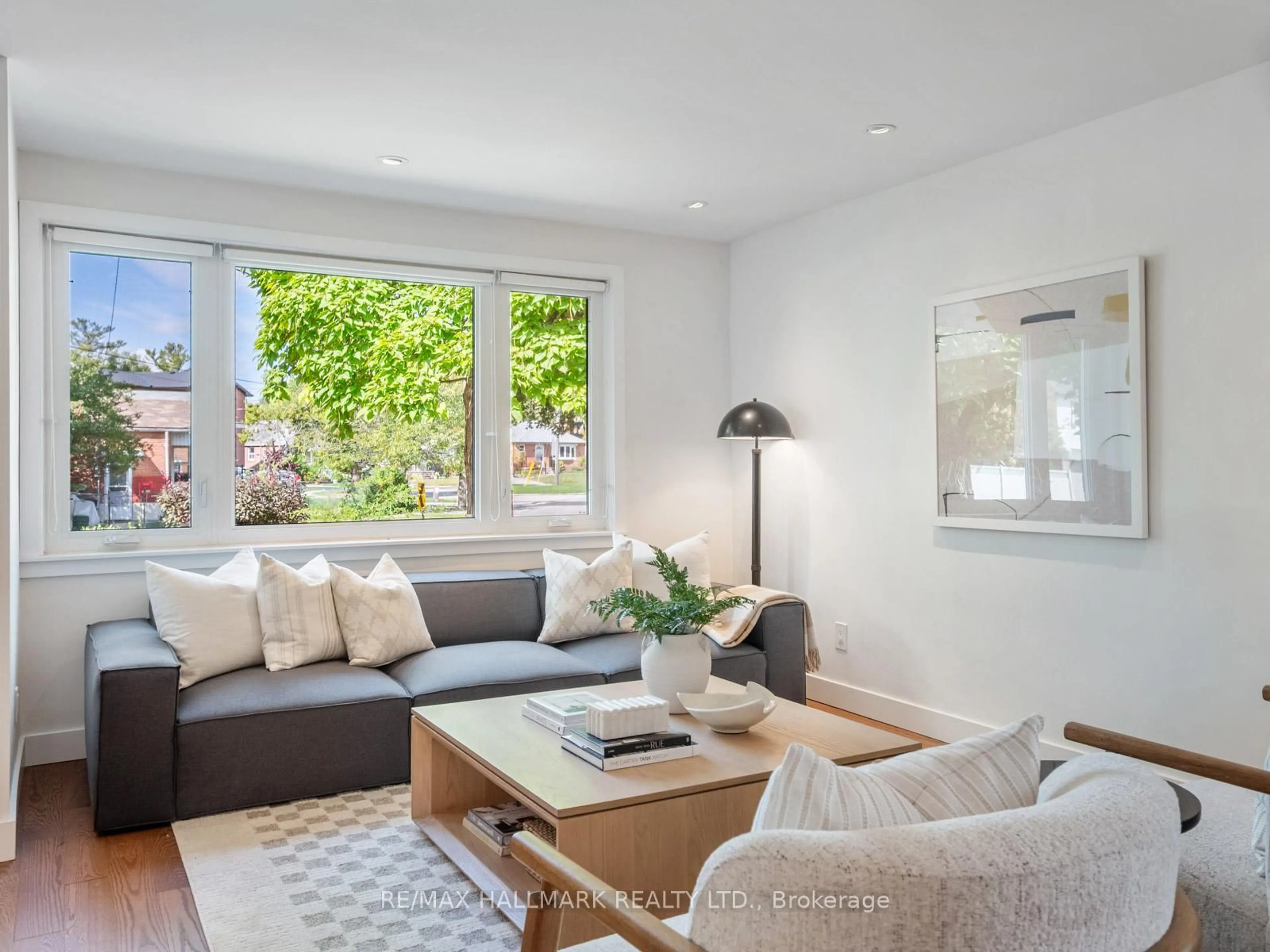 Living room with furniture, unknown for 21 Fairfax Cres, Toronto Ontario M1L 1Z6