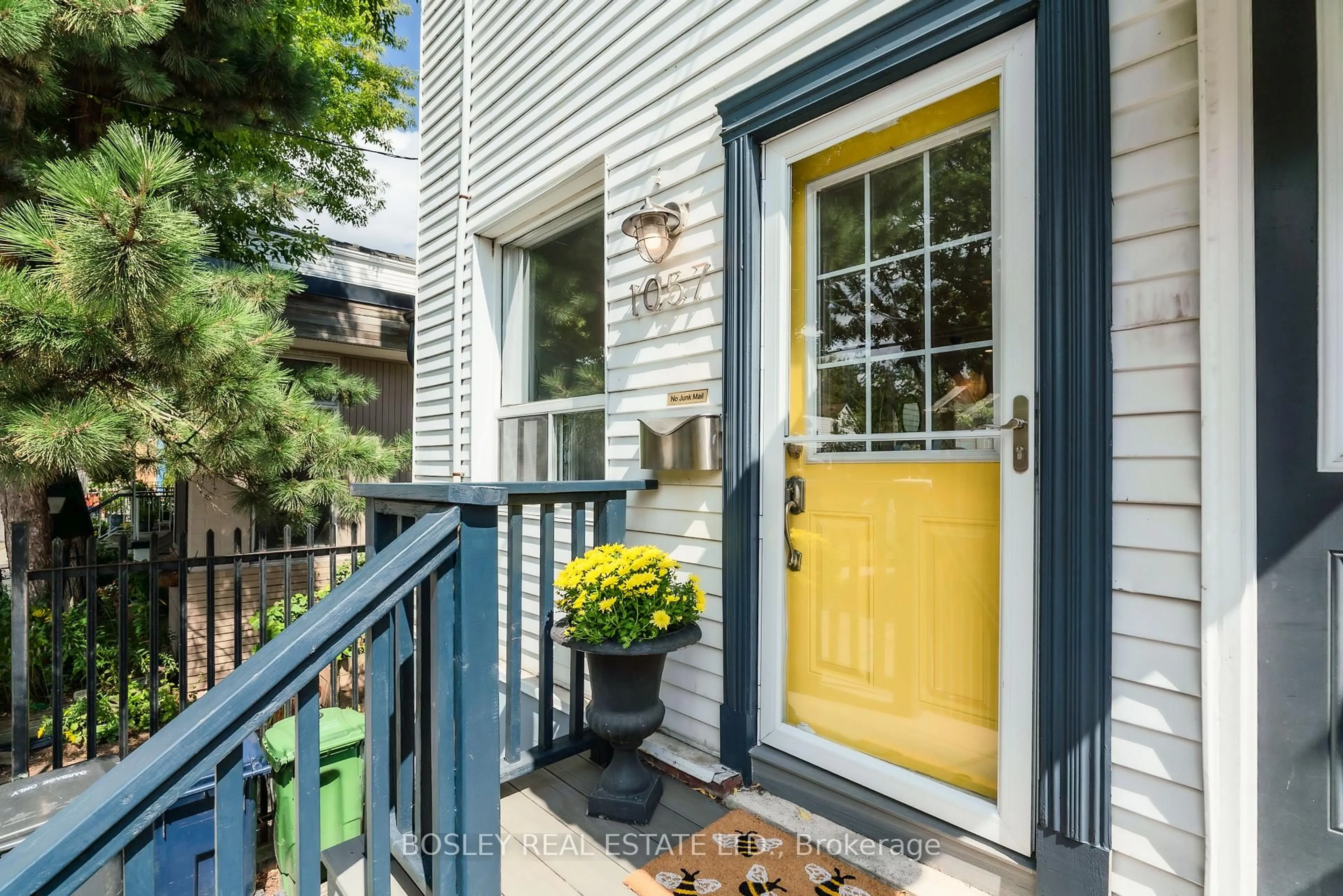 Indoor entryway for 1057 Craven Rd, Toronto Ontario M4J 4V7