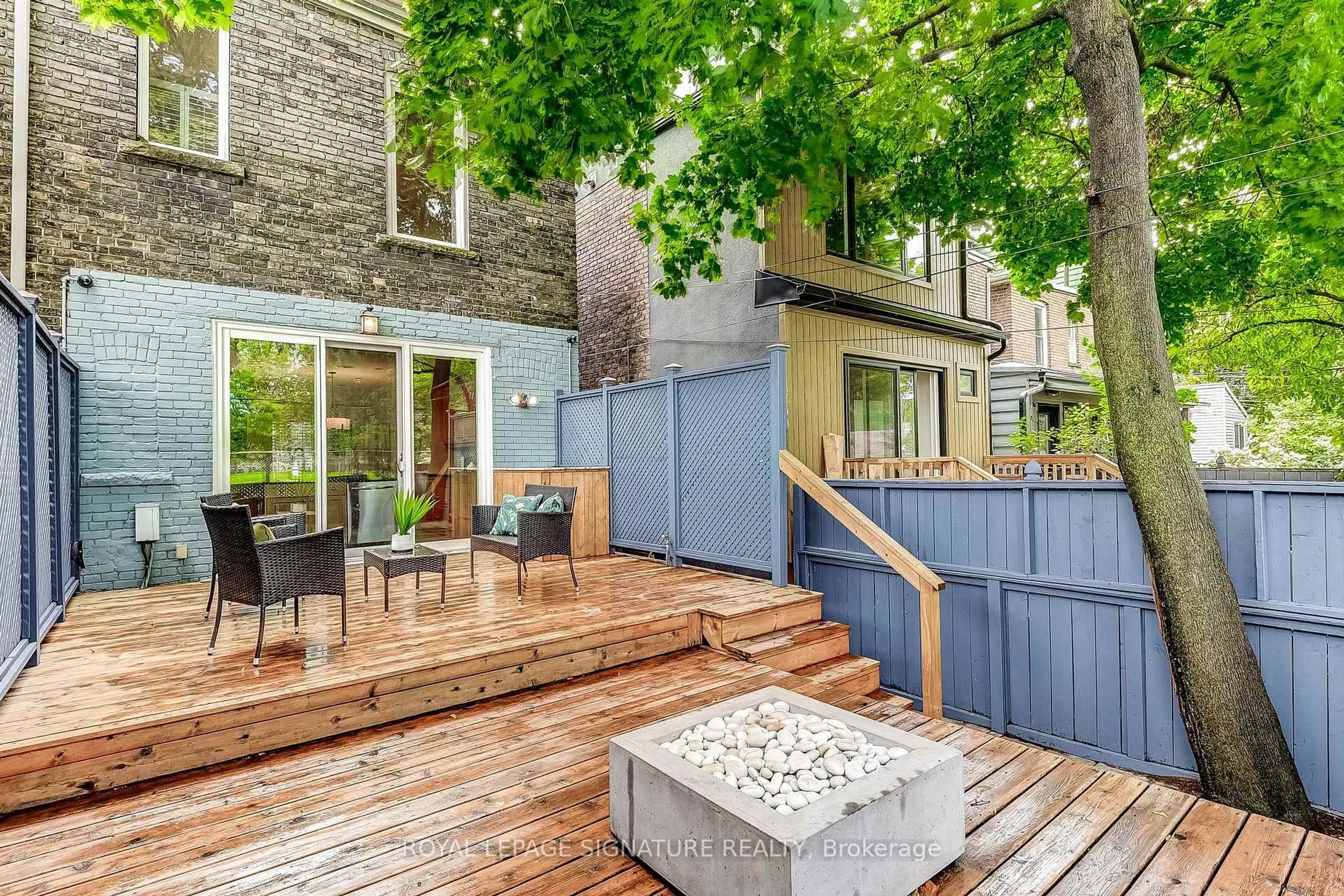 Patio, street for 28 Garnock Ave, Toronto Ontario M4K 1M2