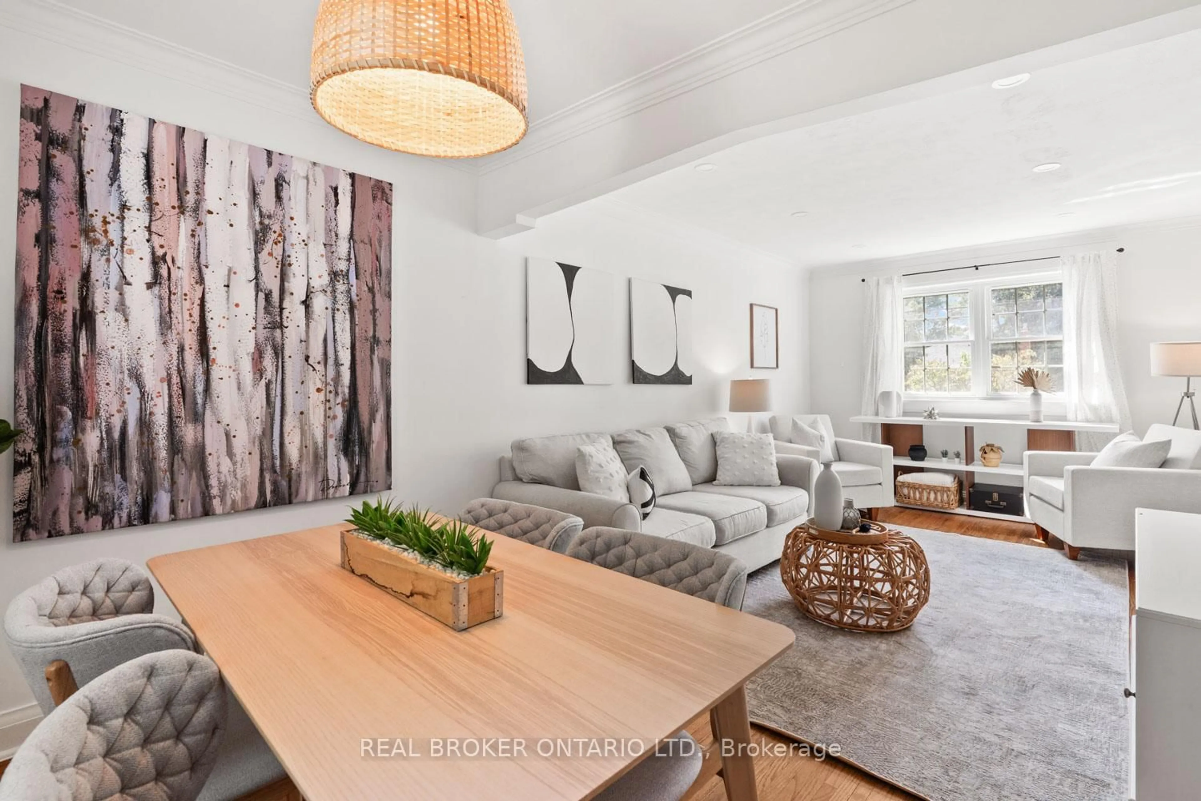 Living room with furniture, wood/laminate floor for 39 Vanbrugh Ave, Toronto Ontario M1N 3S8