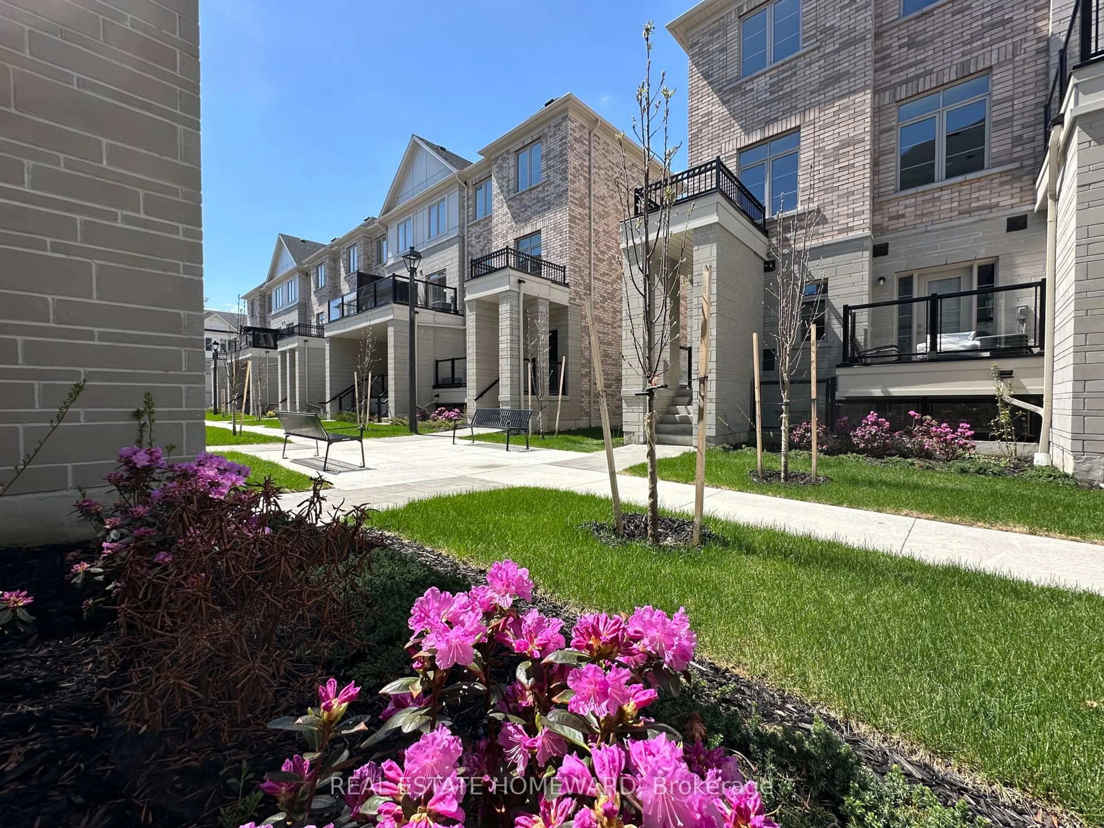 Patio, street for 1655 Palmers Sawmill Rd #119, Pickering Ontario L1X 0R3