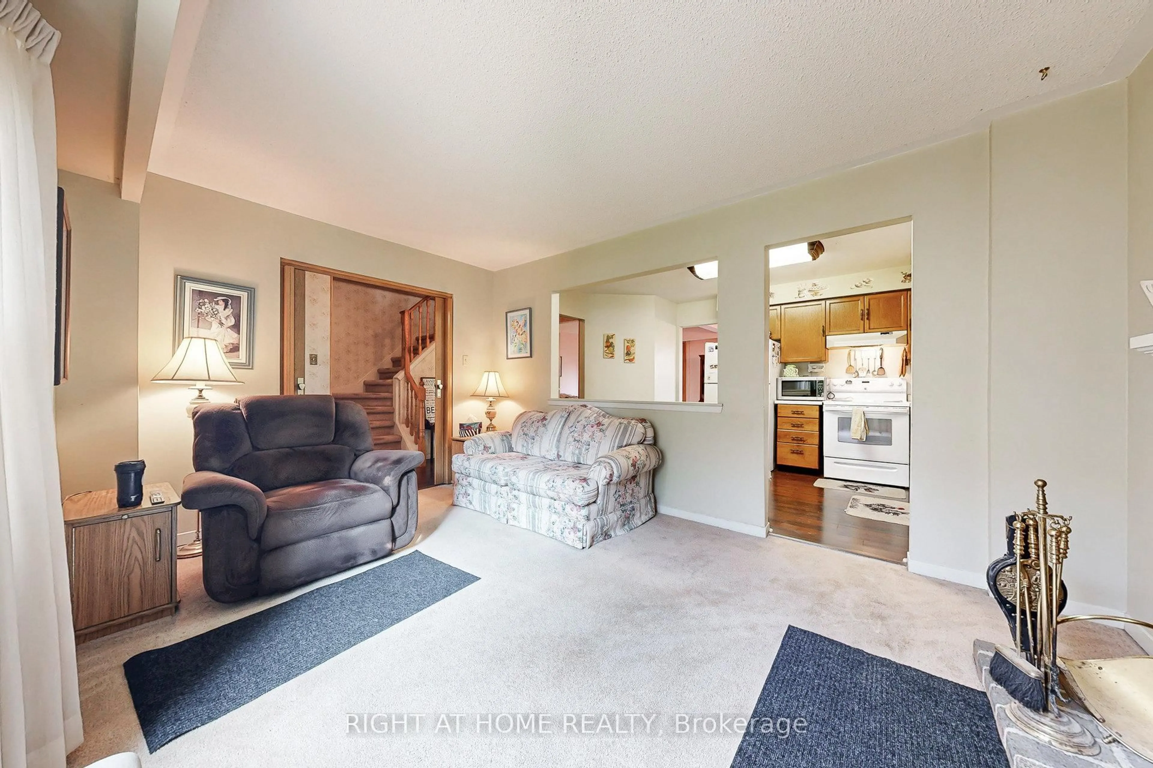Living room with furniture, unknown for 119 Grenbeck Dr, Toronto Ontario M1V 2H5