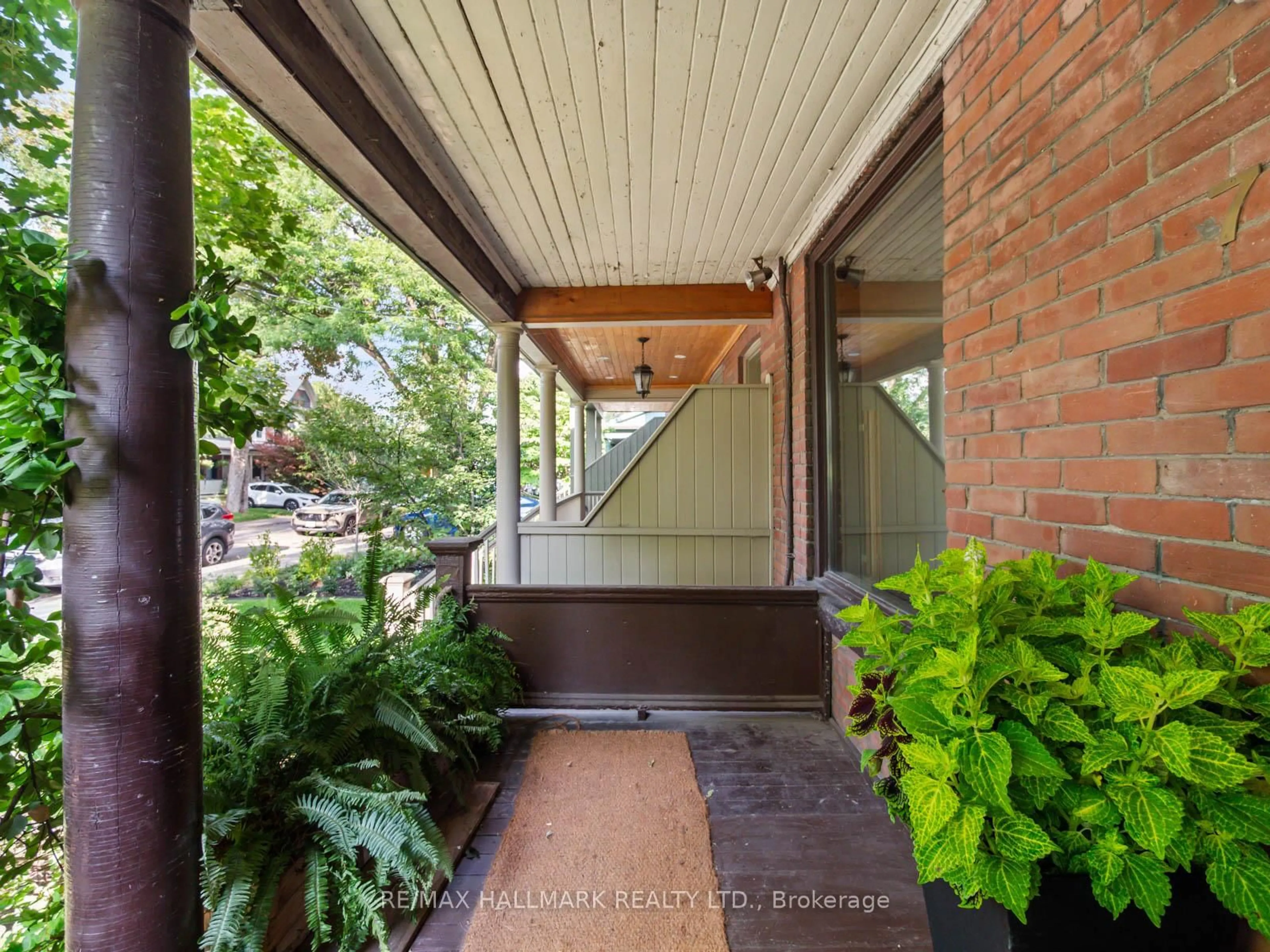 Indoor entryway for 73 Withrow Ave, Toronto Ontario M4K 1C8