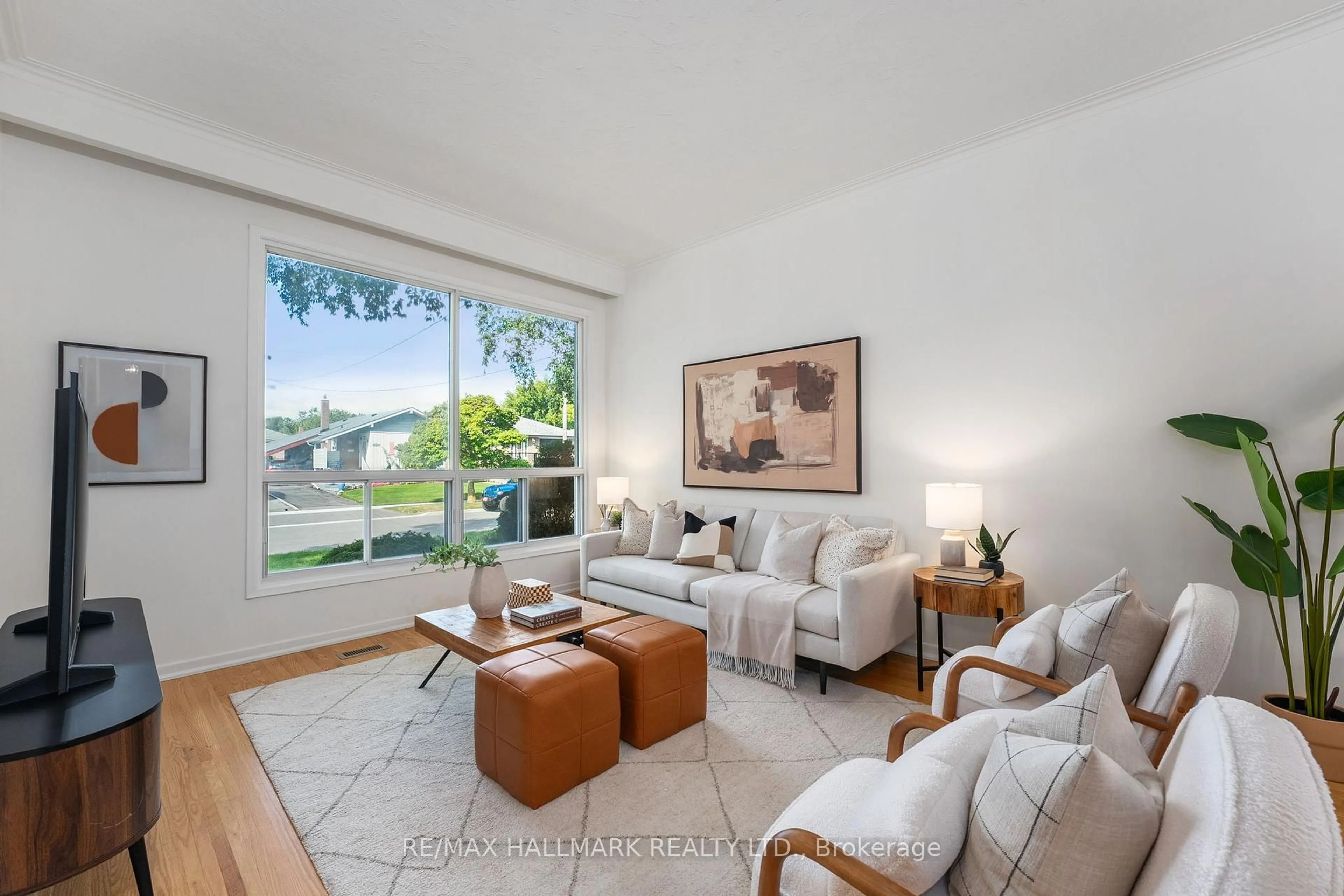 Living room with furniture, unknown for 7 Wagner Dr, Toronto Ontario M1E 2Z4