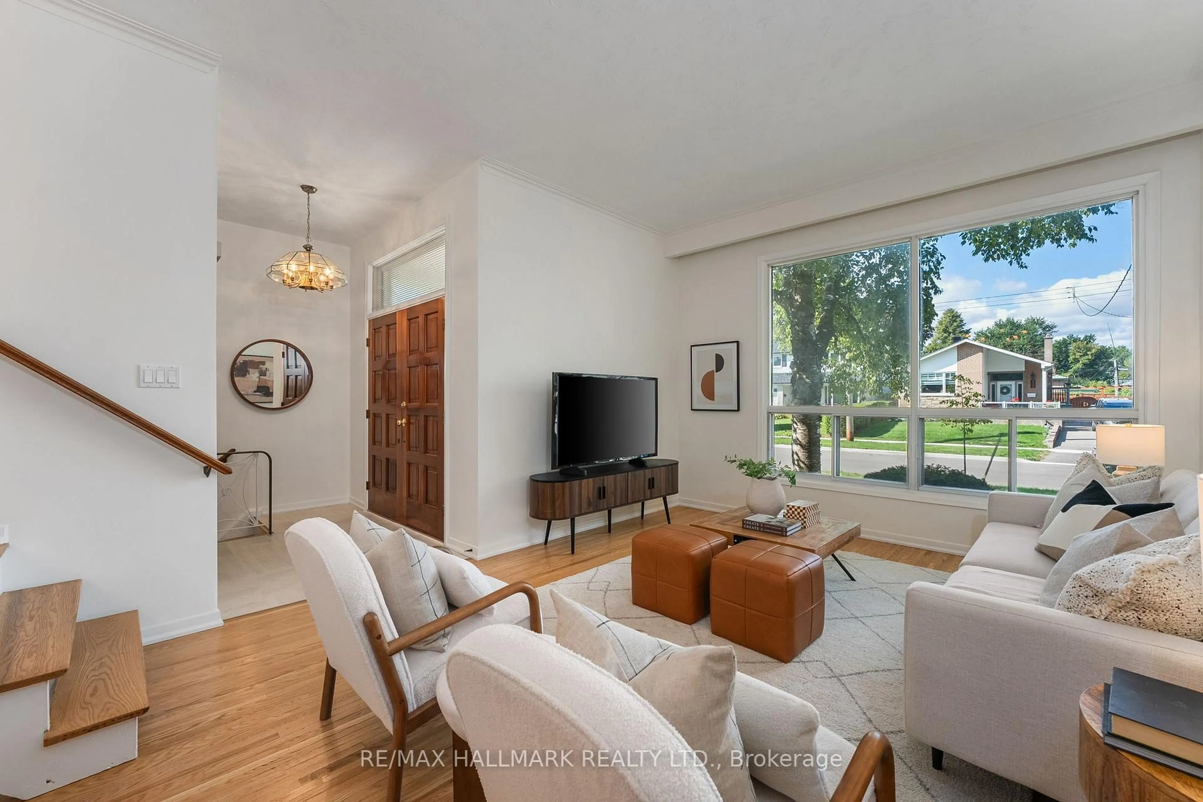 Living room with furniture, unknown for 7 Wagner Dr, Toronto Ontario M1E 2Z4