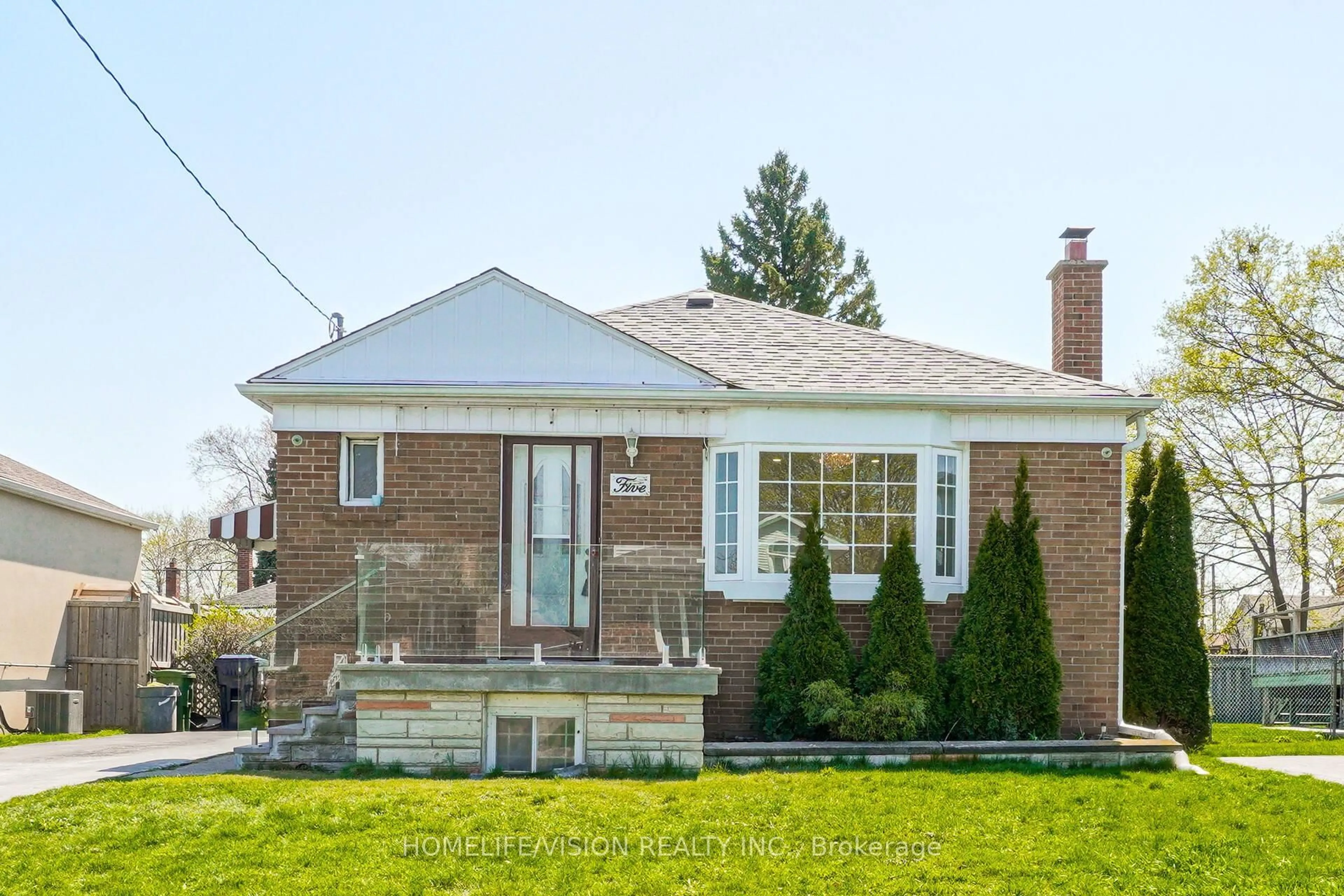 Home with brick exterior material, street for 5 Orlando Blvd, Toronto Ontario M1R 3N5