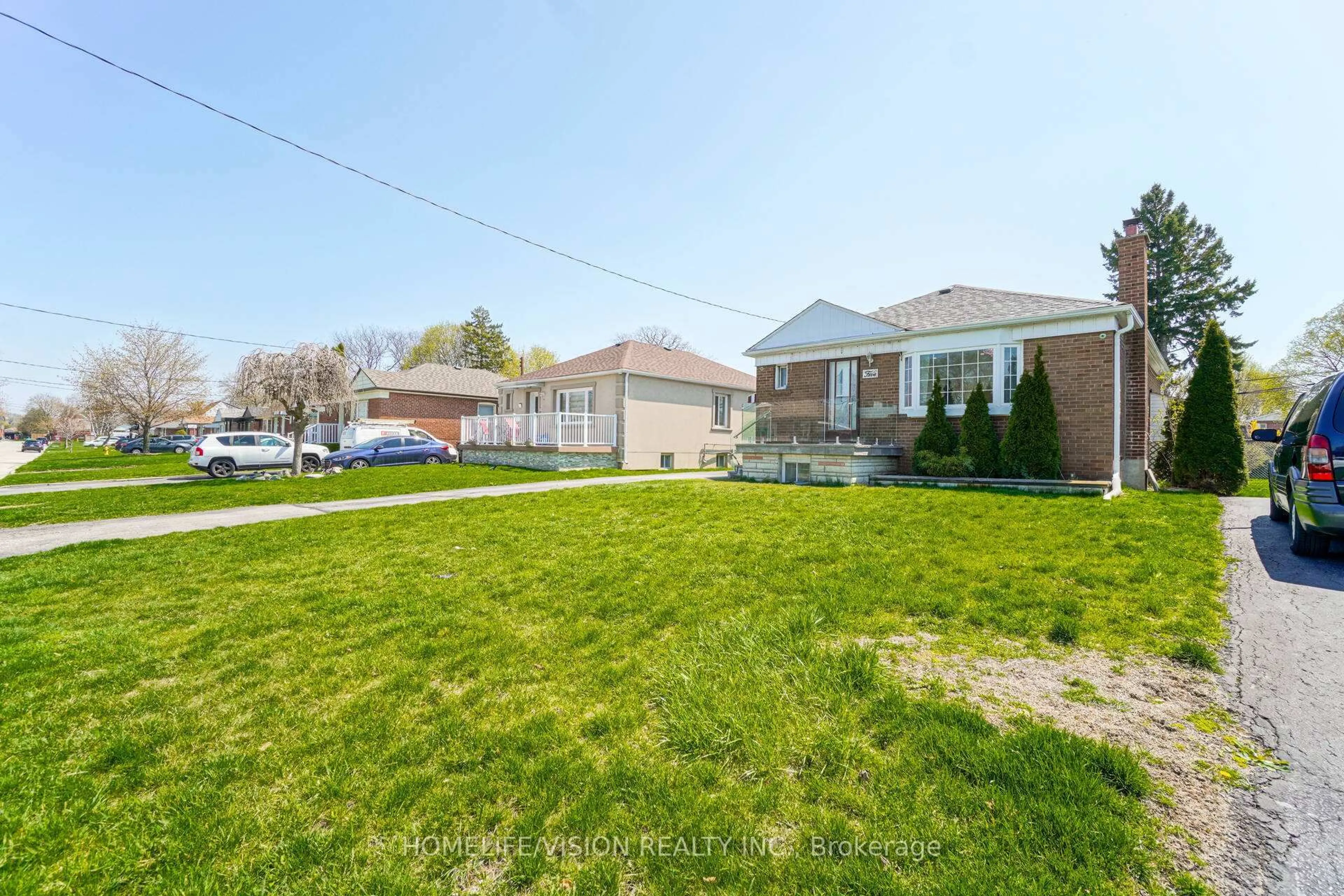 A pic from outside/outdoor area/front of a property/back of a property/a pic from drone, street for 5 Orlando Blvd, Toronto Ontario M1R 3N5